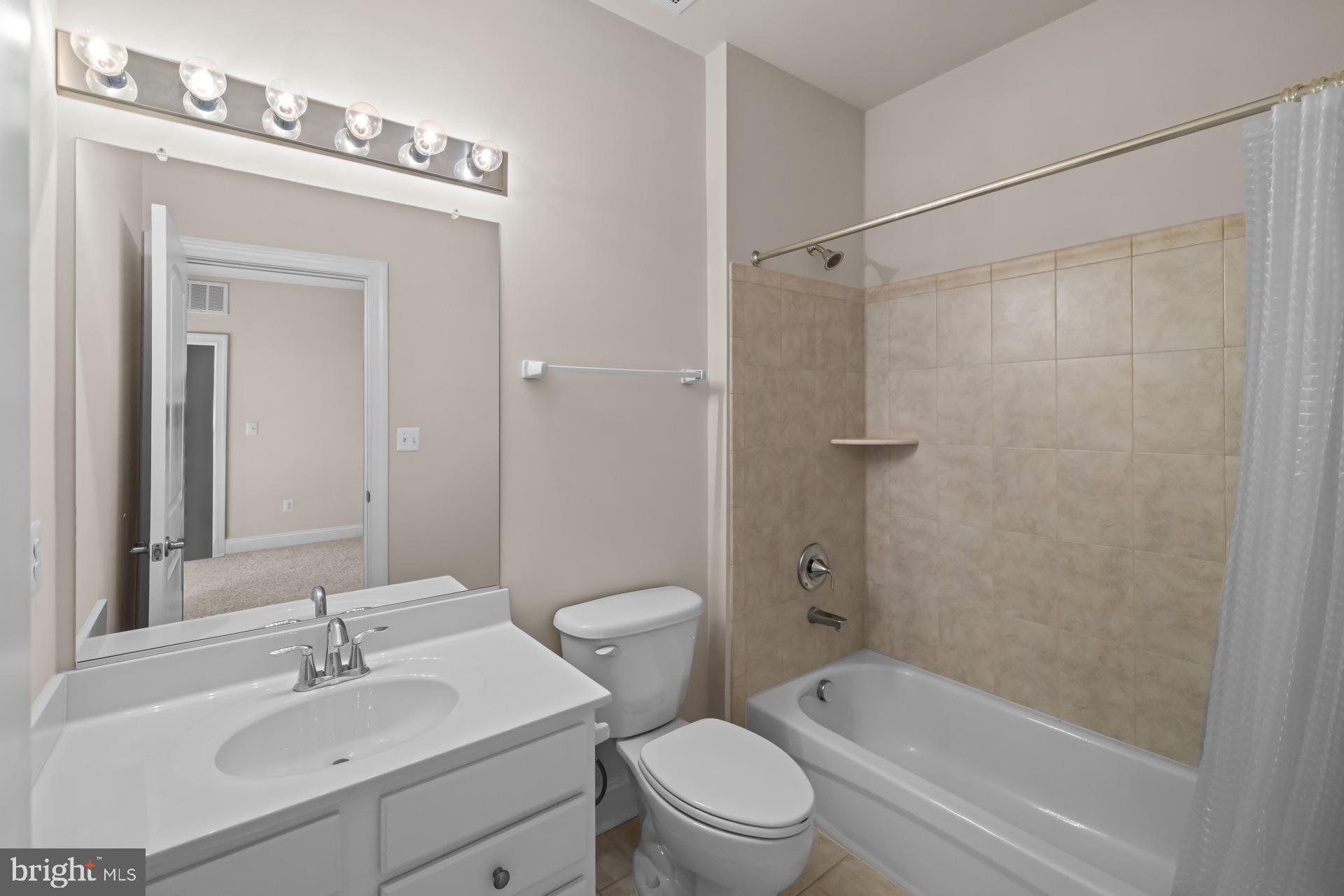 POTOMAC CLUB CONDOMINIUMS - Residential Lease