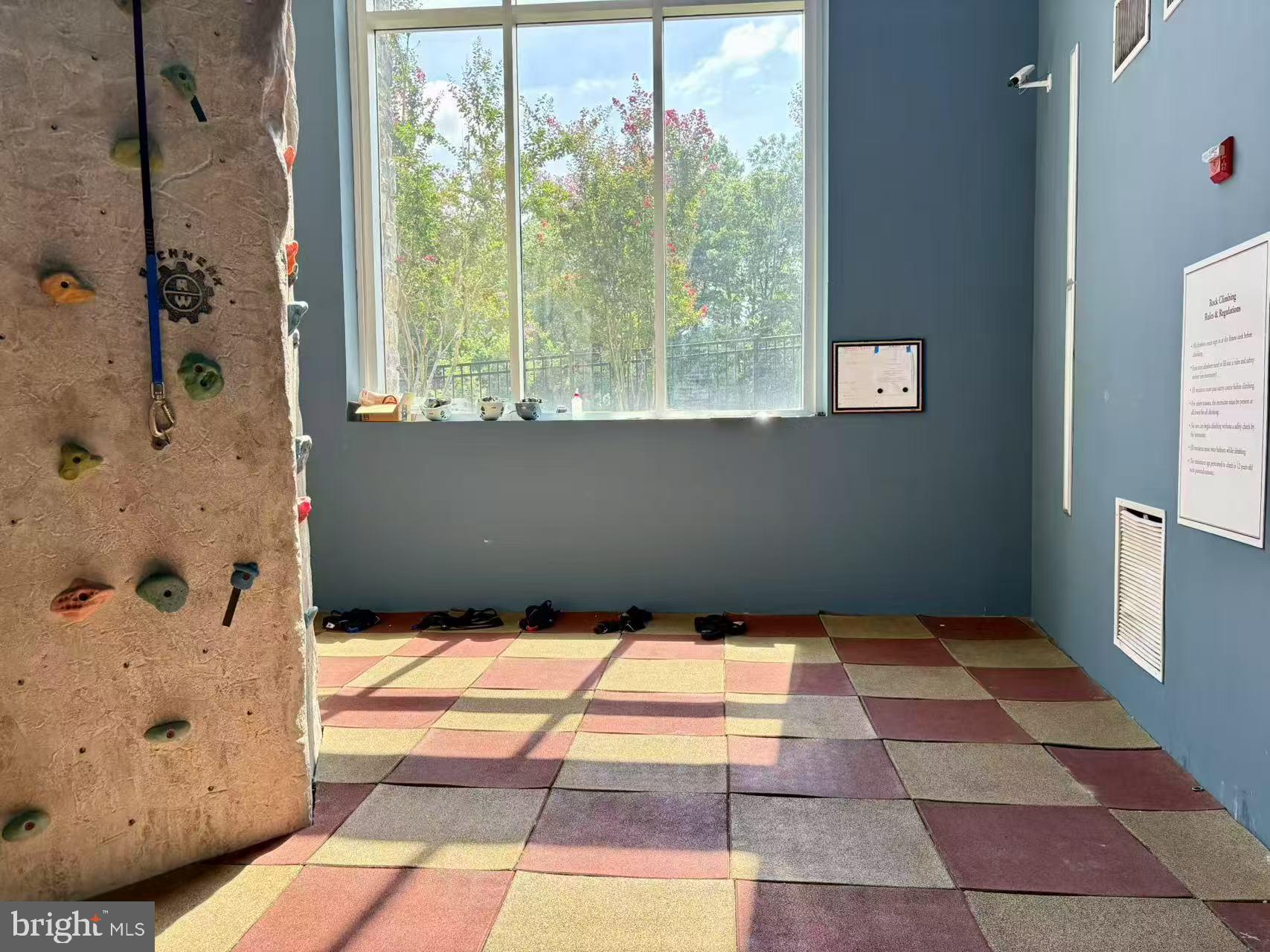 POTOMAC CLUB CONDOMINIUMS - Residential Lease