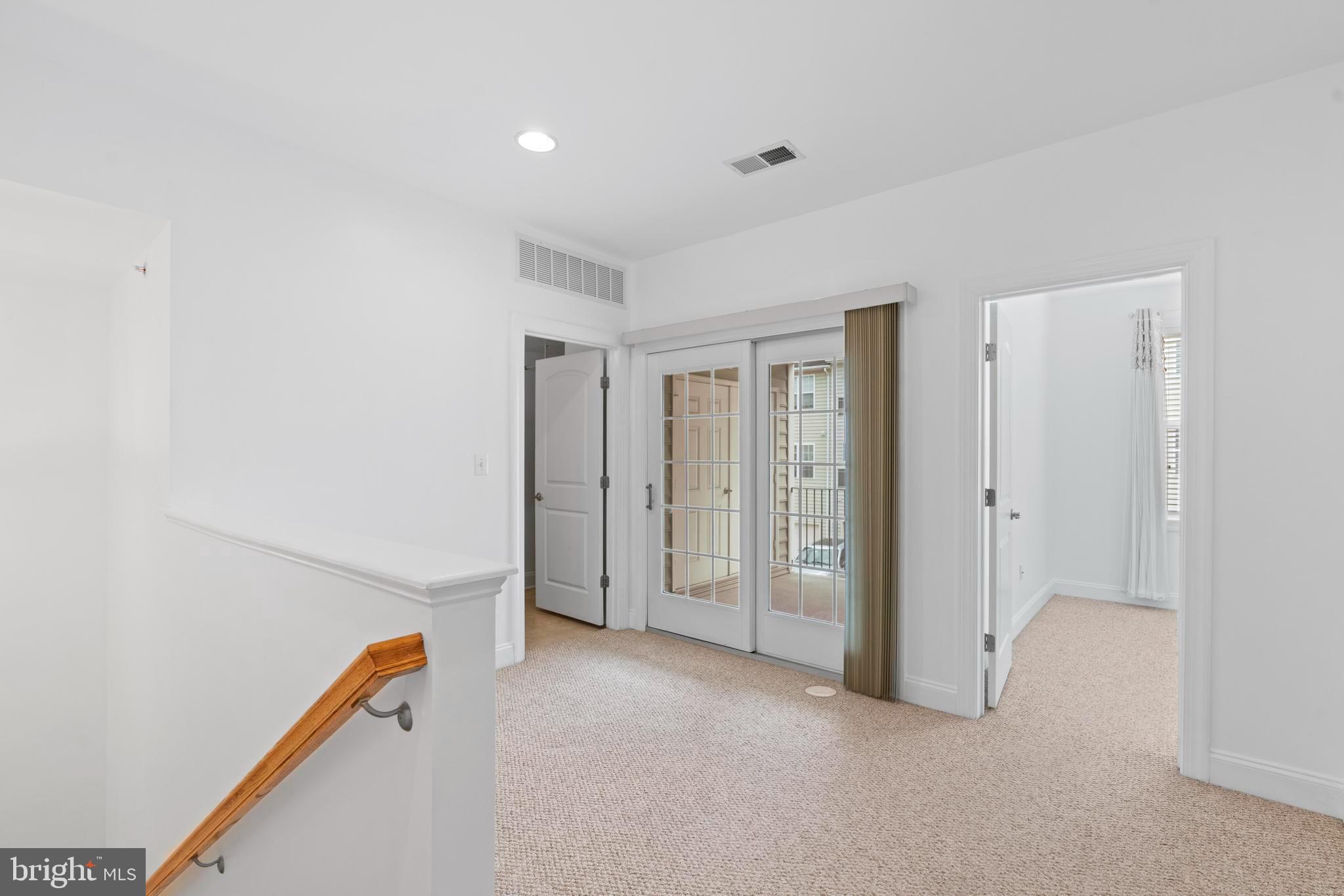 POTOMAC CLUB CONDOMINIUMS - Residential Lease