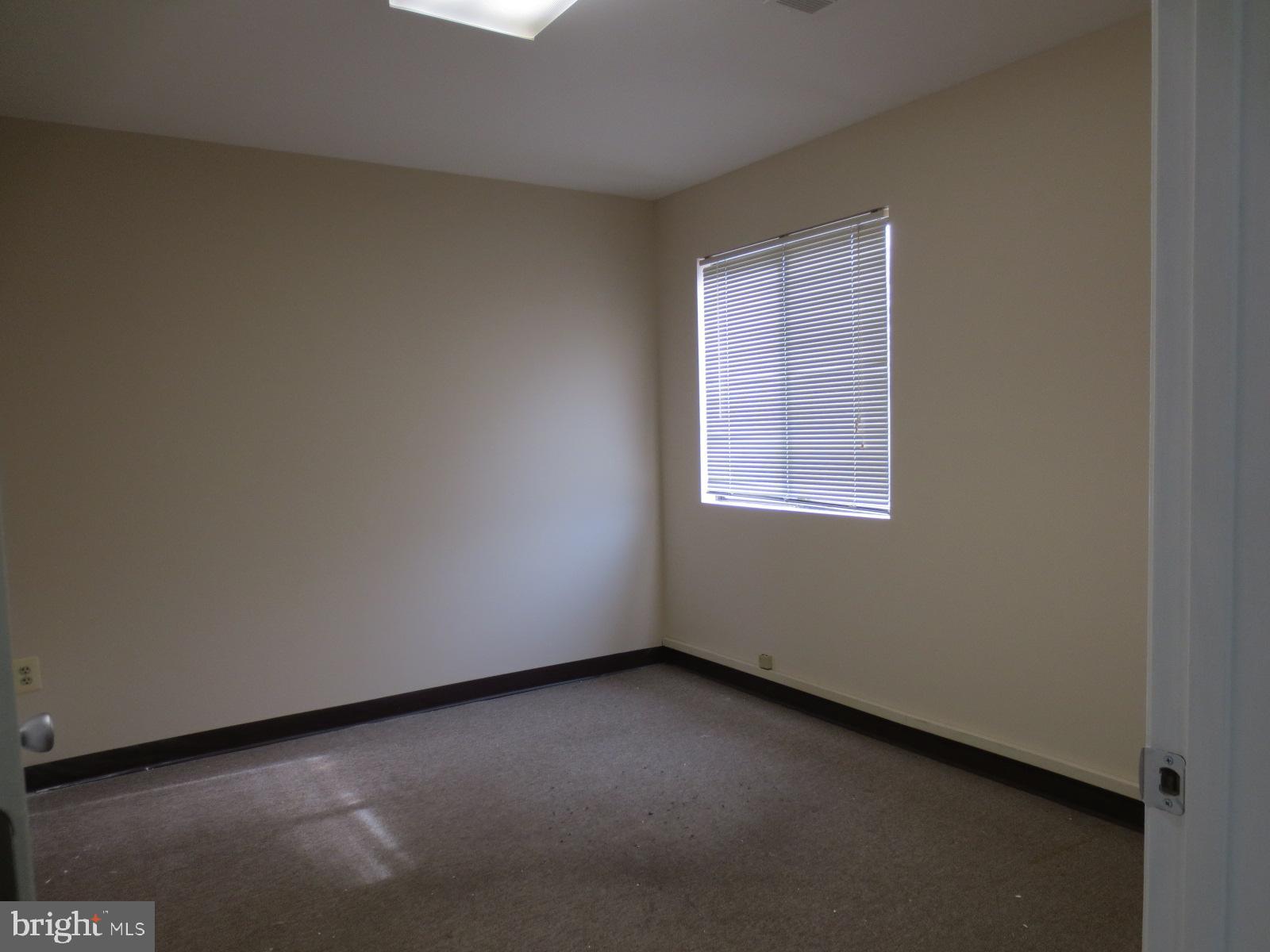 COLUMBIA CORPORATE PARK - Commercial Sale