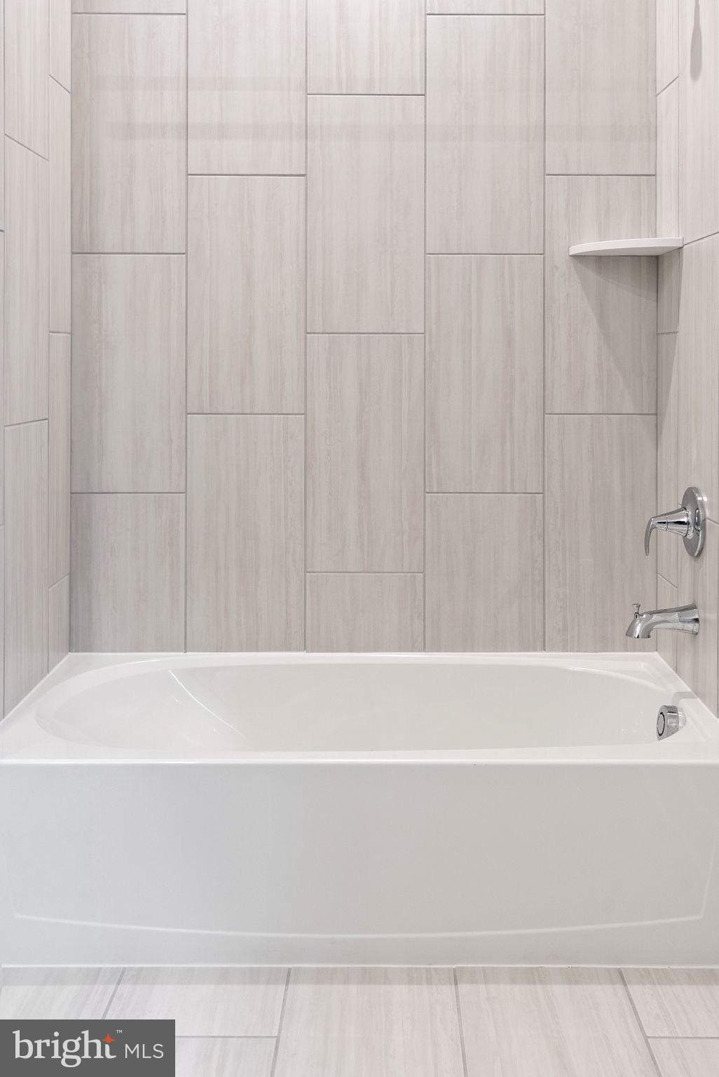 LAKE FREDERICK - Residential Lease