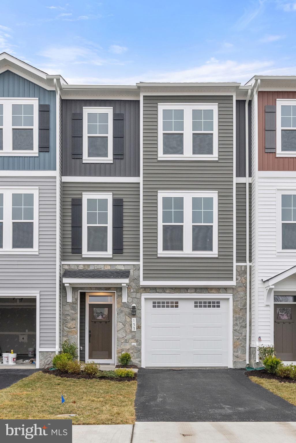 LAKE FREDERICK - Residential Lease