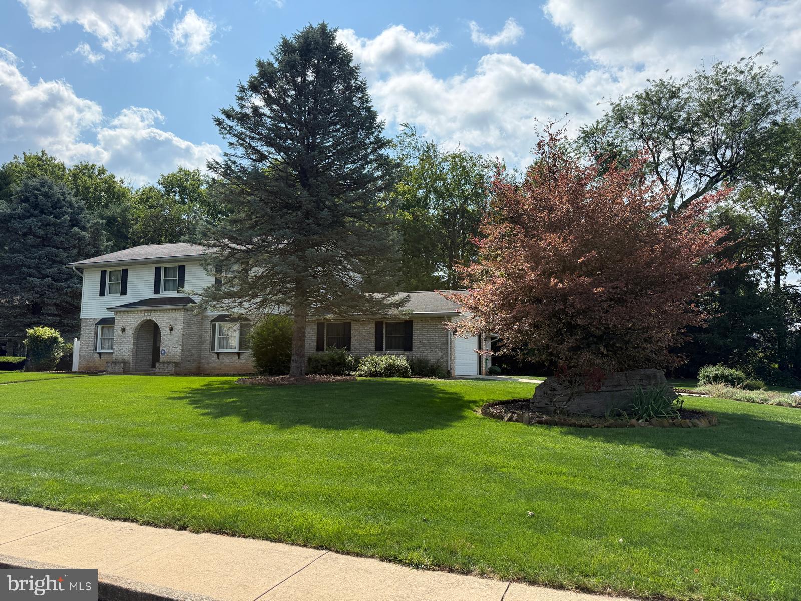 743 SHERWOOD DRIVE