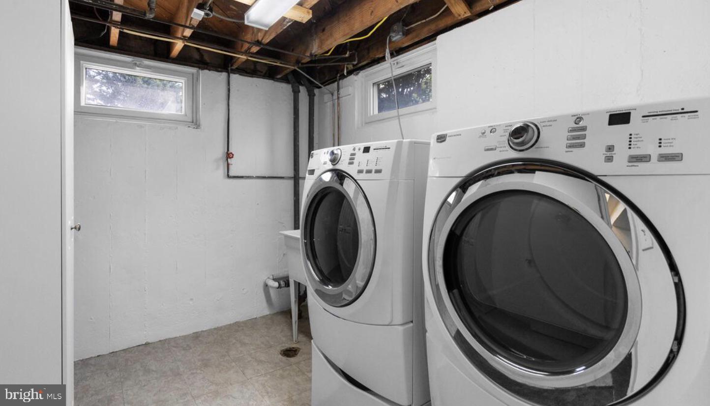 GLENMONT VILLAGE - Residential Lease