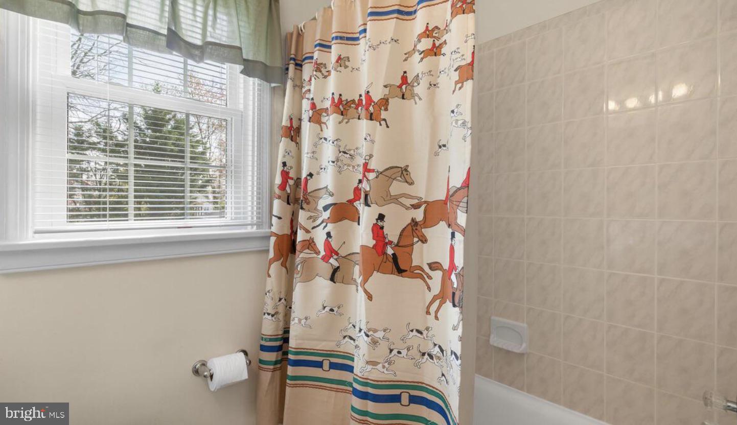 GLENMONT VILLAGE - Residential Lease