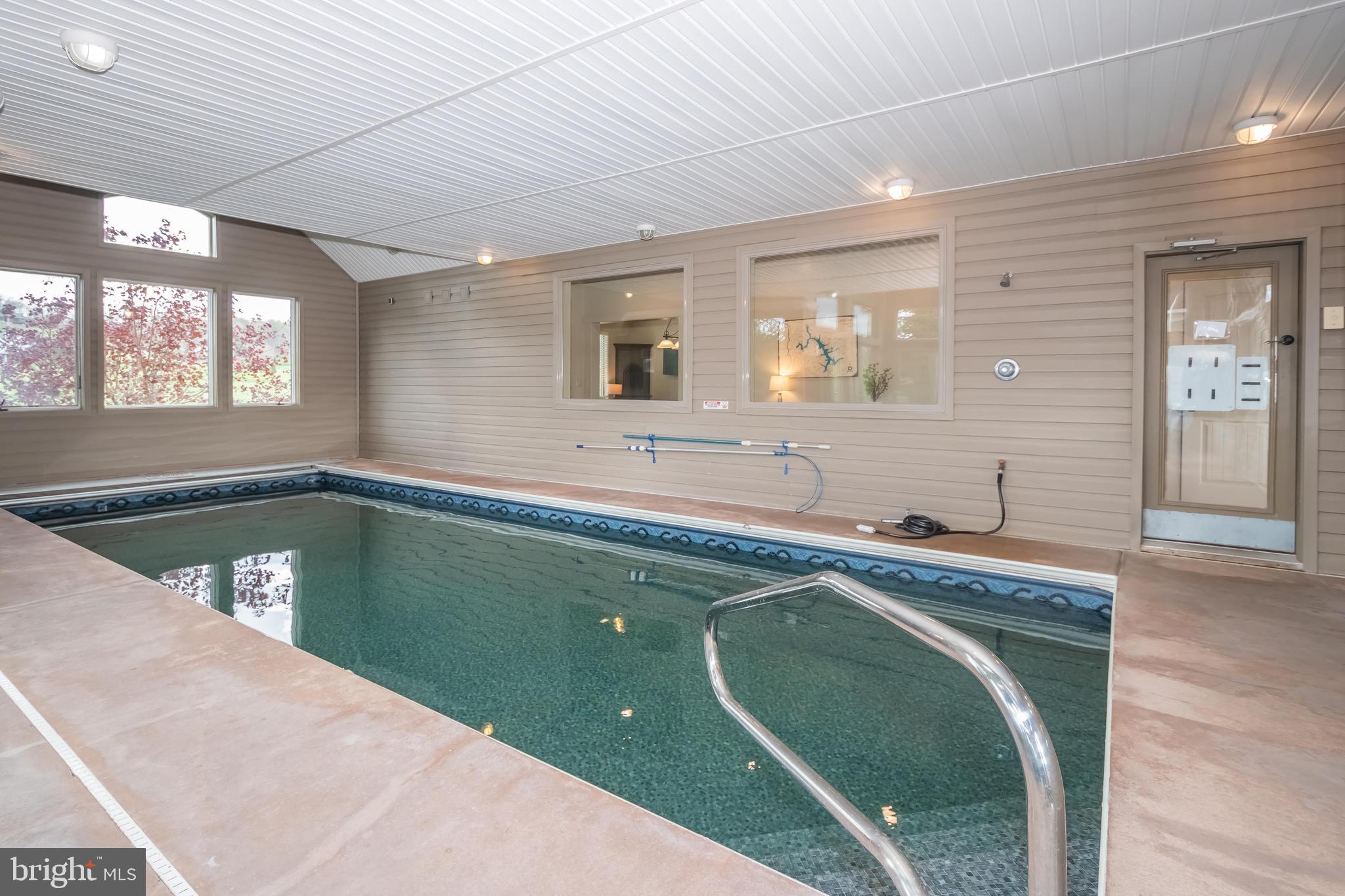 342 LAKEFRONT LINKS DRIVE