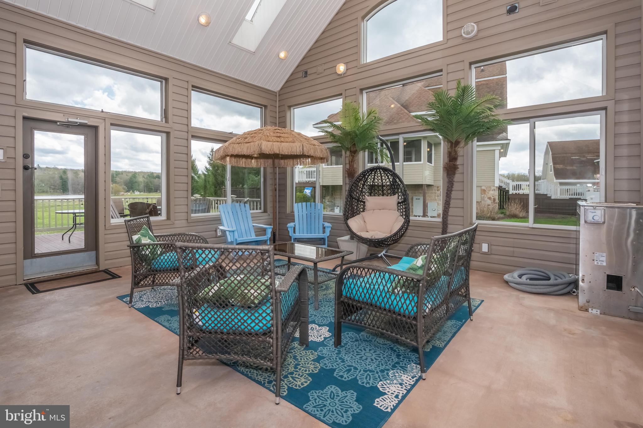 342 LAKEFRONT LINKS DRIVE