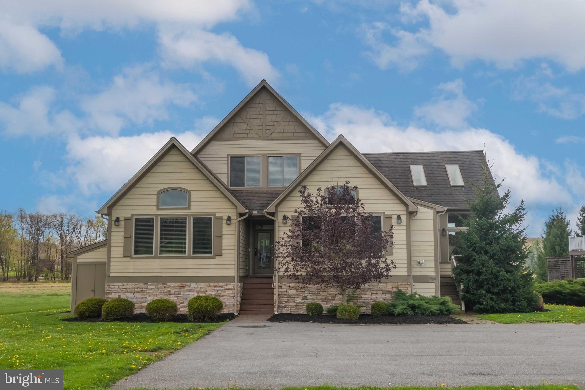342 LAKEFRONT LINKS DRIVE