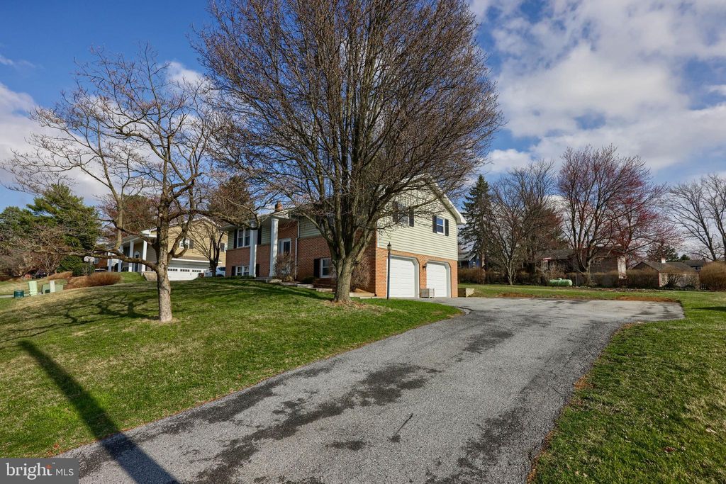 Photo of 9 Knollwood Drive, AKRON, PA 17501 (MLS # PALA2066234)