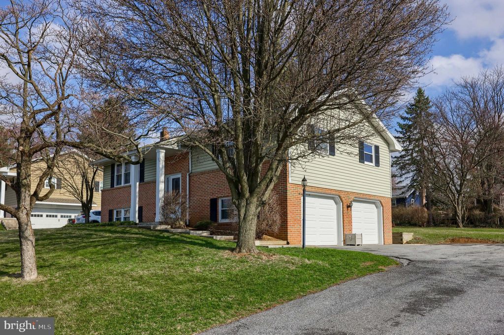 Photo of 9 Knollwood Drive, AKRON, PA 17501 (MLS # PALA2066234)