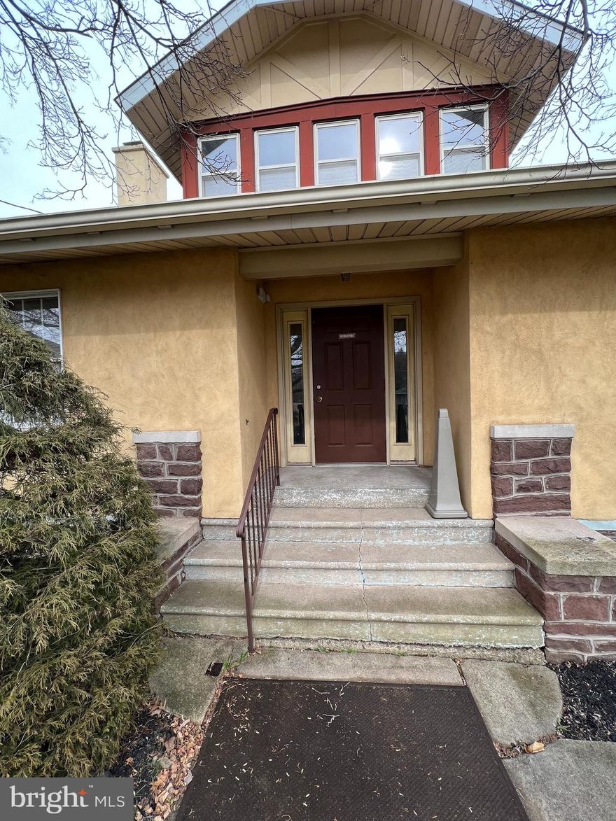 OFFICE Space Unit B 1ST  FLOOR - Great location Welsh Road (Main Street) Lansdale Prime Office available, it is combined with common/shared waiting area, common/shared  restroom and common/shared parking. Plenty of off street parking, run your business out of an established location. Location, size could be used for a CPA, Attorney, Psychiatrist, Psychic, Tarot Card reader, or a Priv-Eye Detective office. Water, Sewer and Heat included in lease price, Electric tenants responsible for. We dare you to compare rents affordable wont last. Tenant needs First months rent, last month's rent and security, and application needed and a one year's lease minimum to be considered. To get in the door it is 1st month's rent, last month's rent, and 1 month of security. Acceptable credit and acceptable business usage.  1 year lease min. FYI Sqft of office is approx 120 Sqft of common area including bathroom is approx 246 sqft