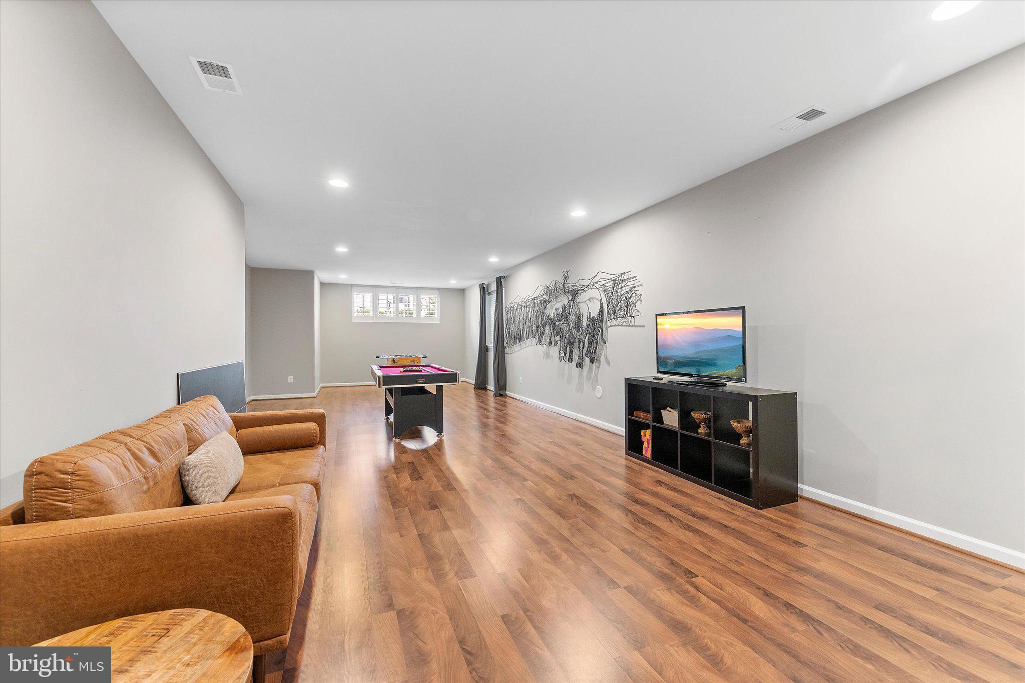 ONE LOUDOUN LANDBAY C - Residential