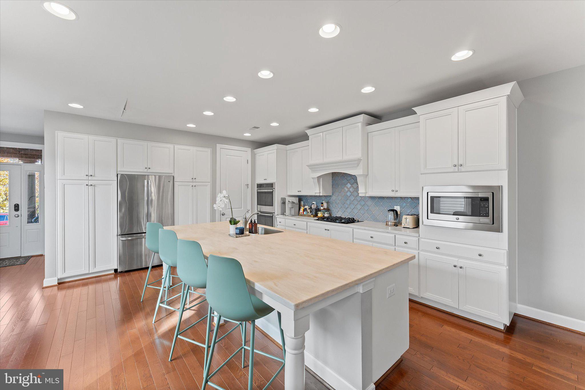 ONE LOUDOUN LANDBAY C - Residential