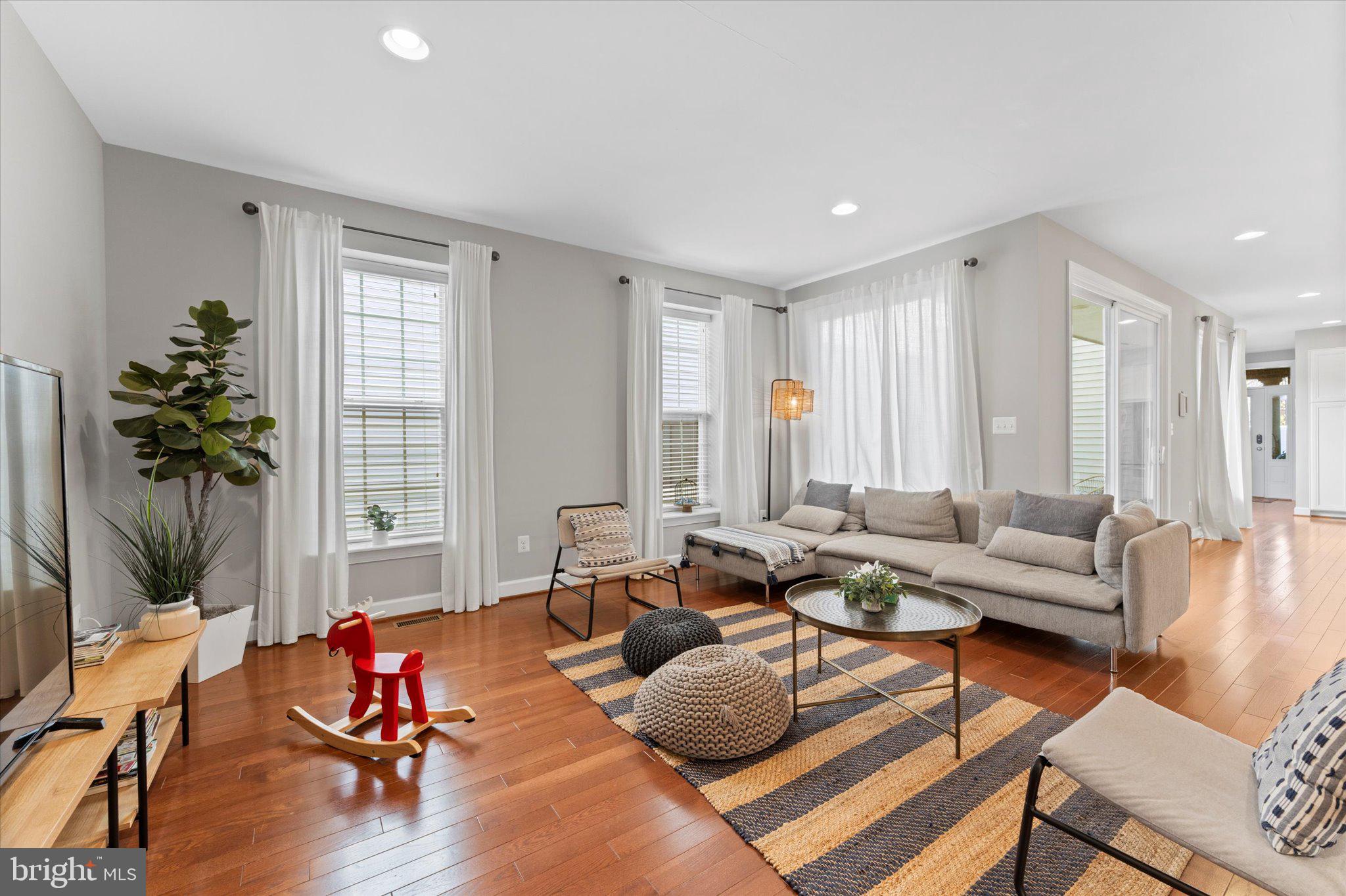 ONE LOUDOUN LANDBAY C - Residential