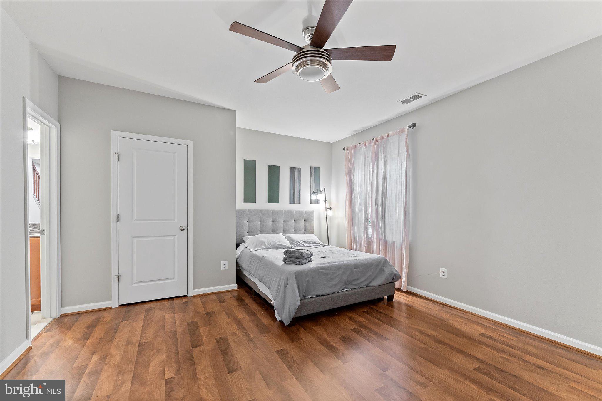 ONE LOUDOUN LANDBAY C - Residential