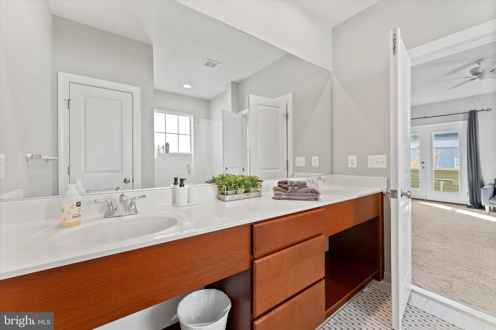 ONE LOUDOUN LANDBAY C - Residential