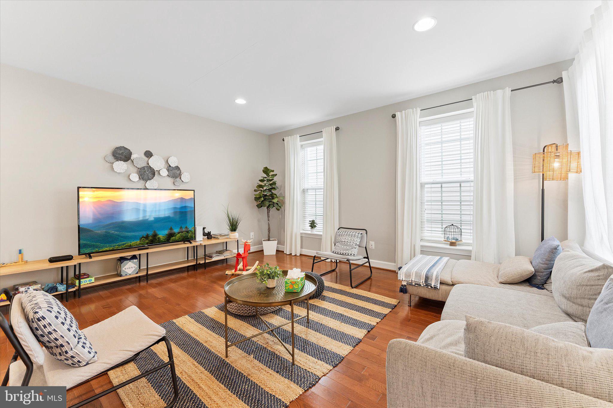 ONE LOUDOUN LANDBAY C - Residential