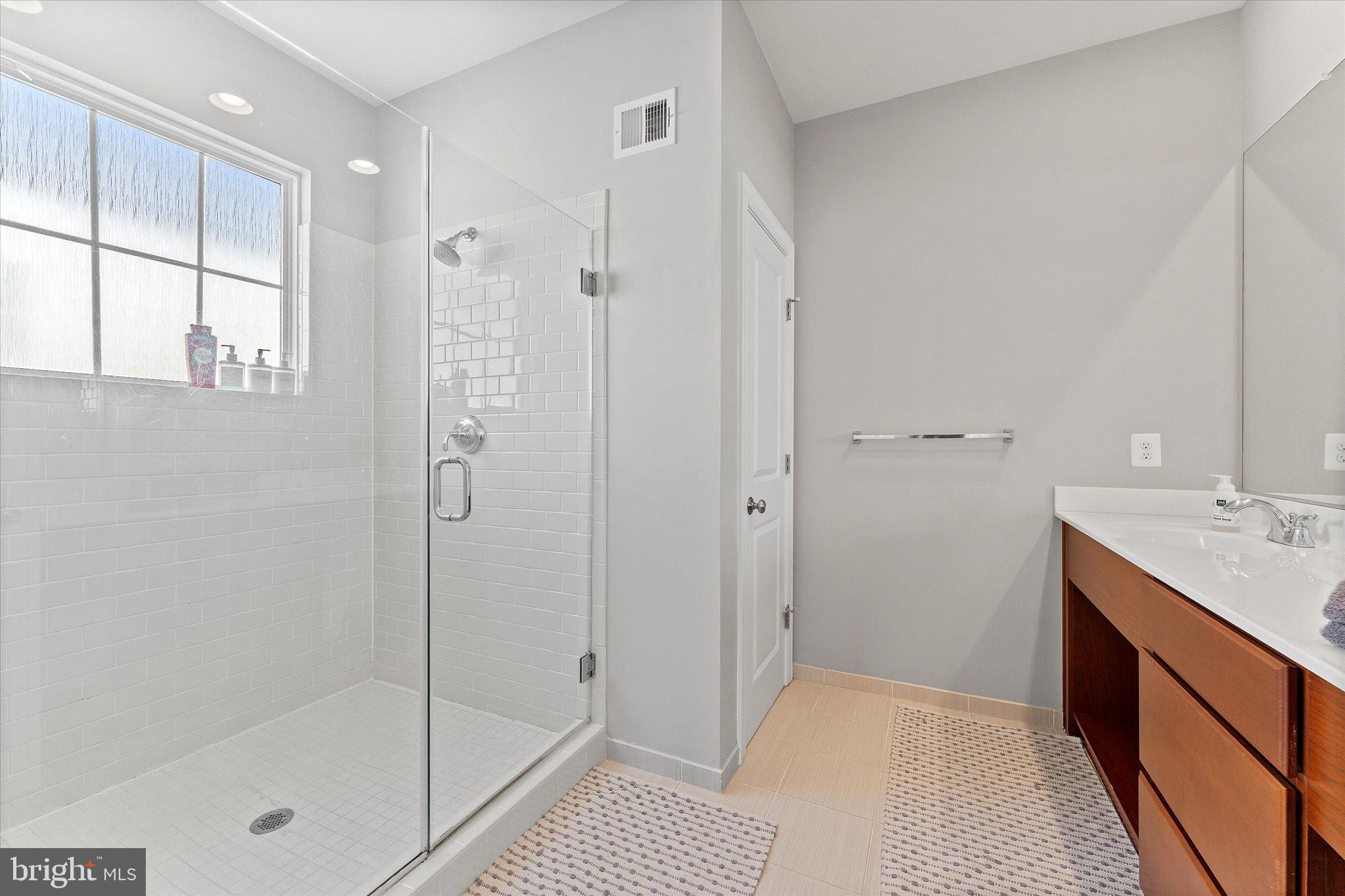 ONE LOUDOUN LANDBAY C - Residential