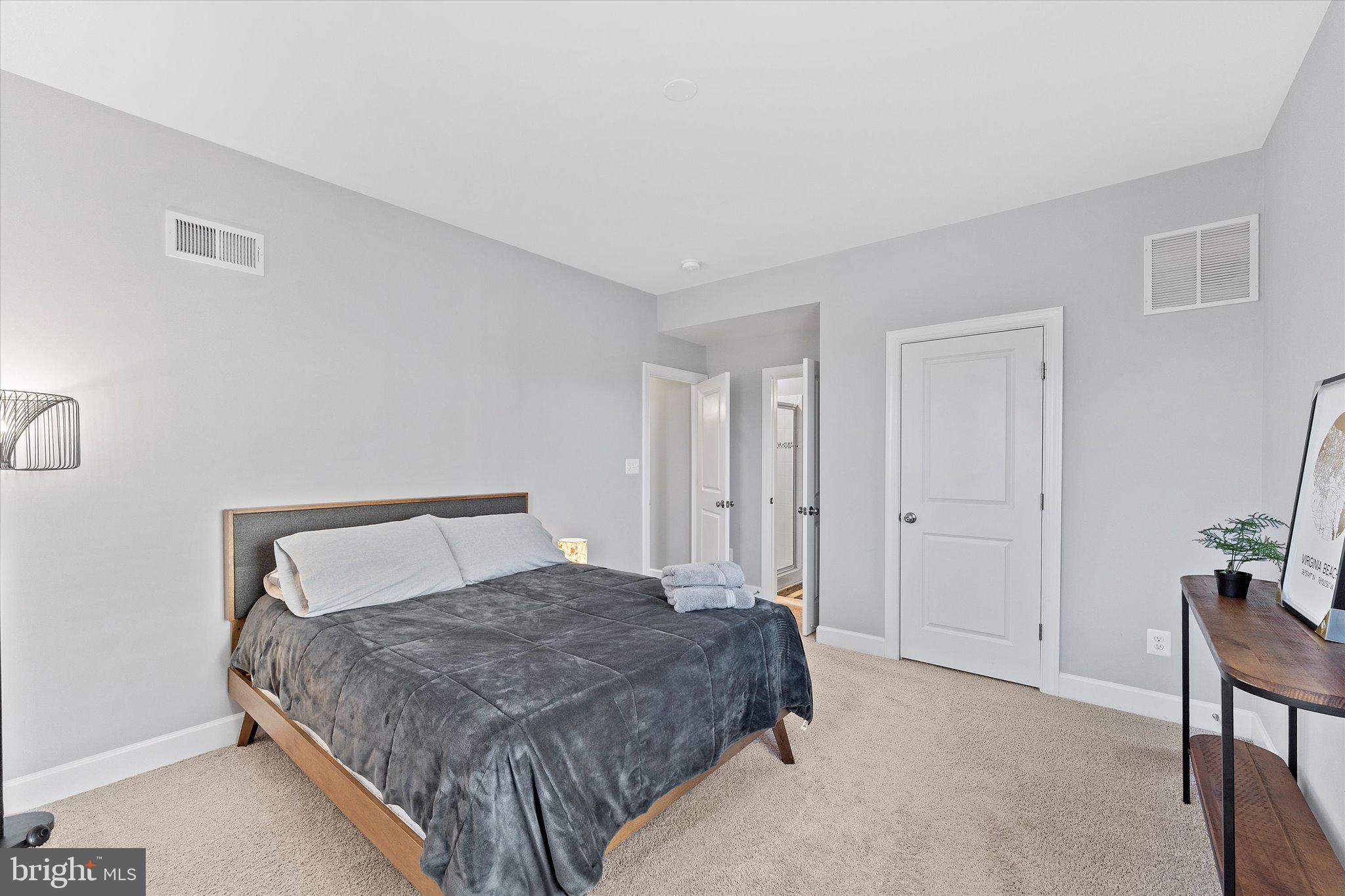 ONE LOUDOUN LANDBAY C - Residential