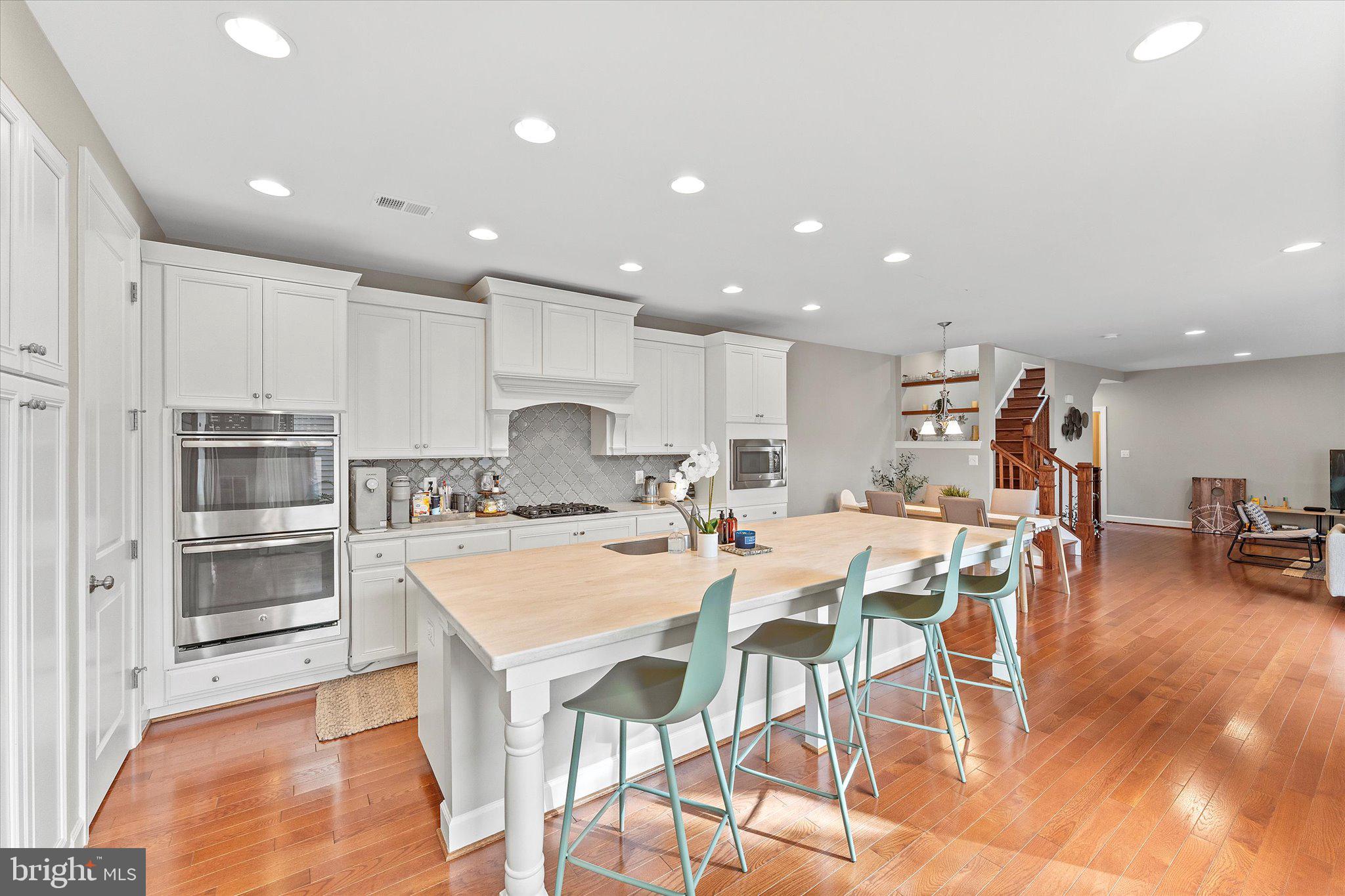 ONE LOUDOUN LANDBAY C - Residential