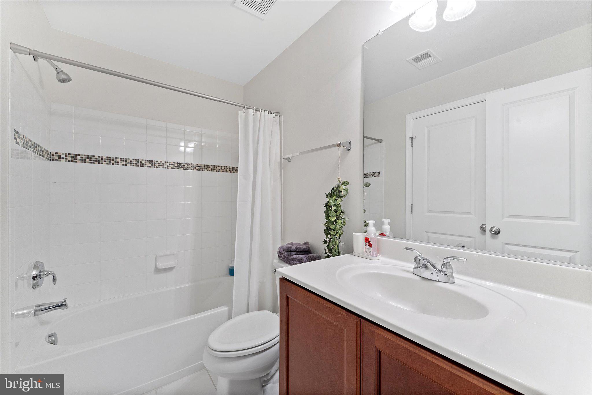 ONE LOUDOUN LANDBAY C - Residential