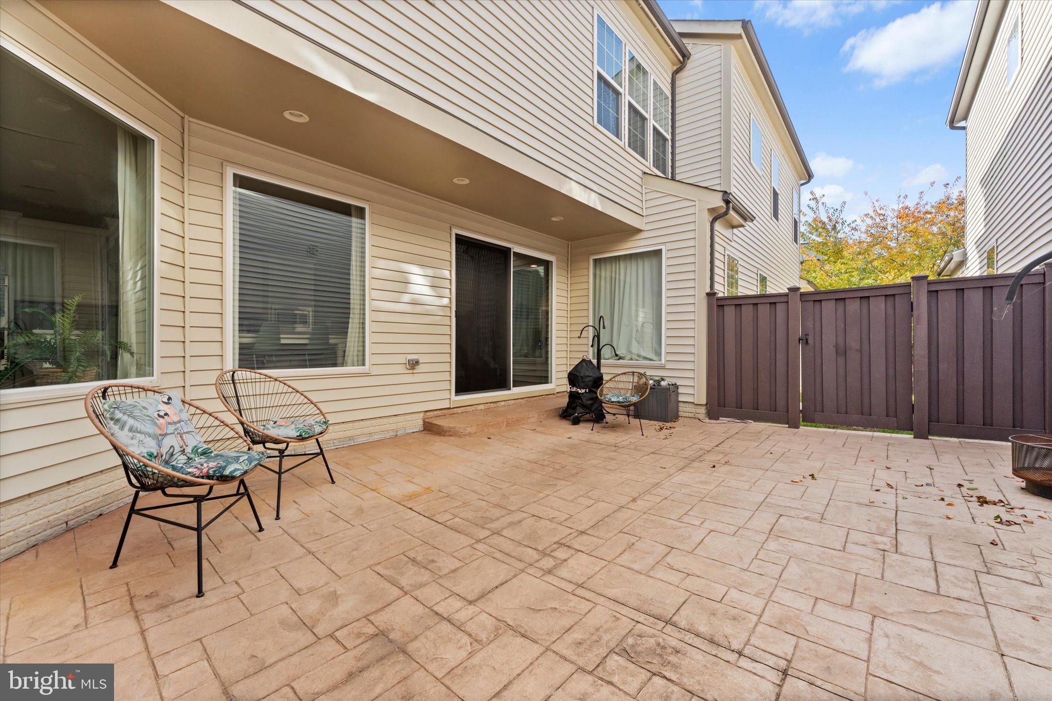 ONE LOUDOUN LANDBAY C - Residential