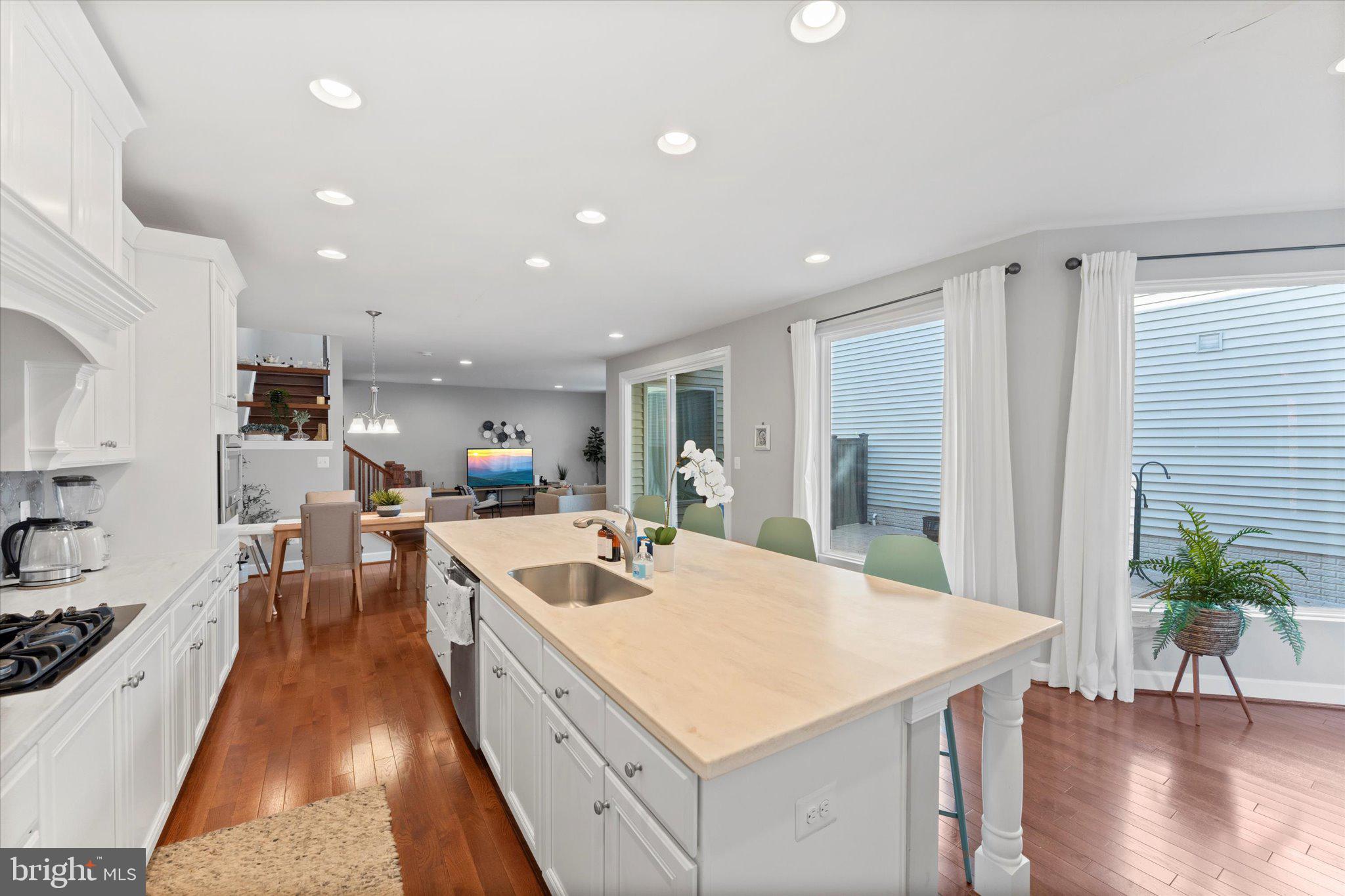 ONE LOUDOUN LANDBAY C - Residential