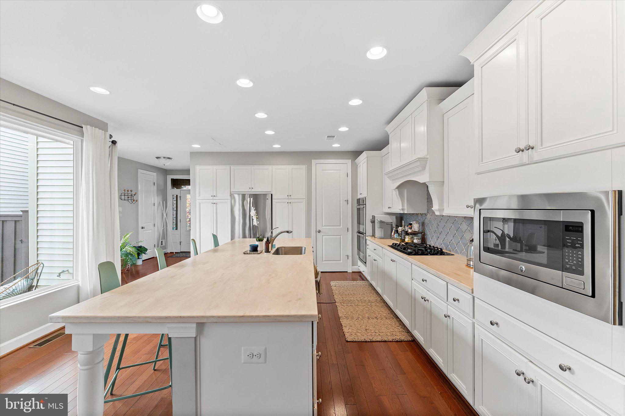 ONE LOUDOUN LANDBAY C - Residential