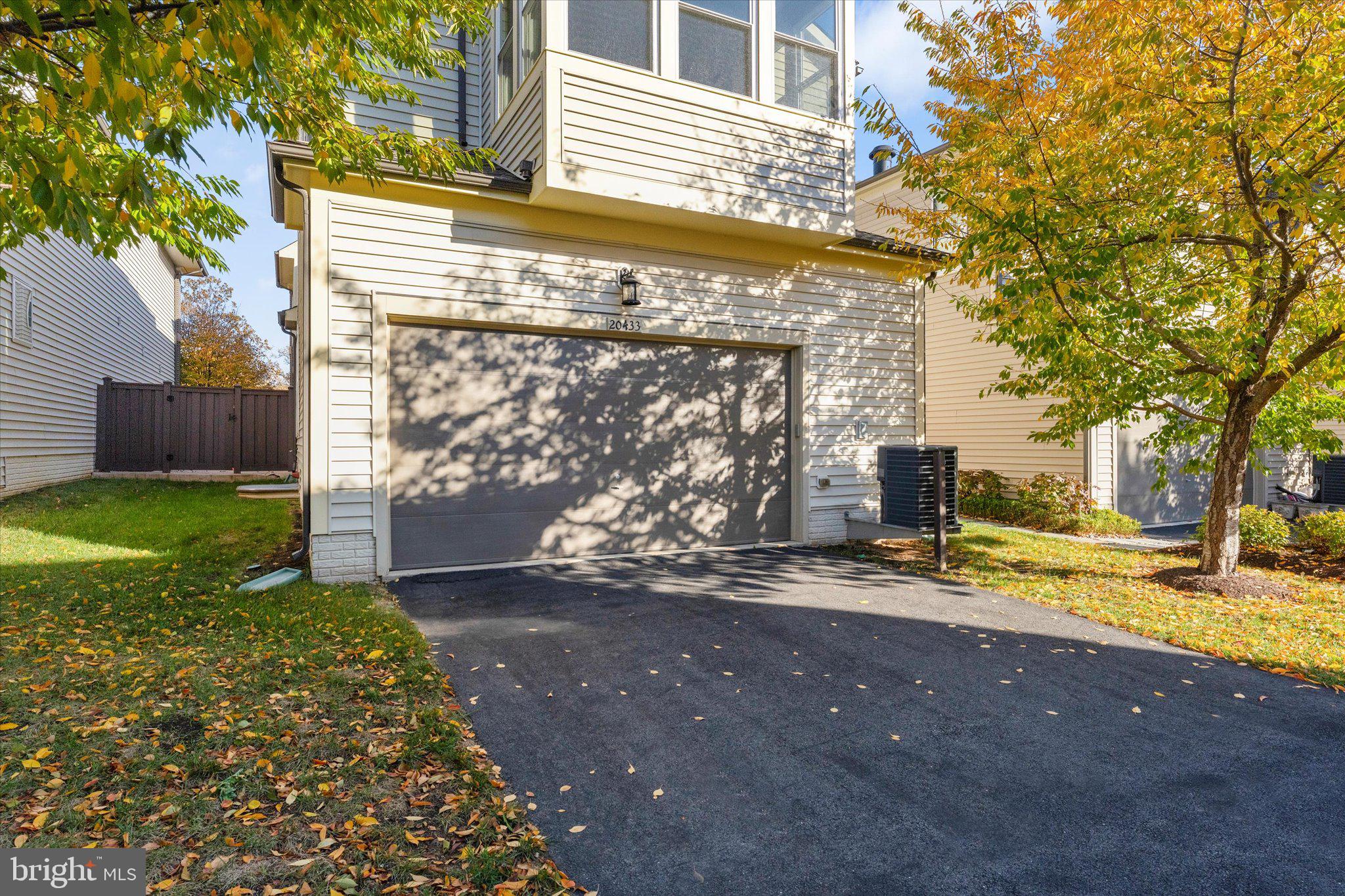 ONE LOUDOUN LANDBAY C - Residential