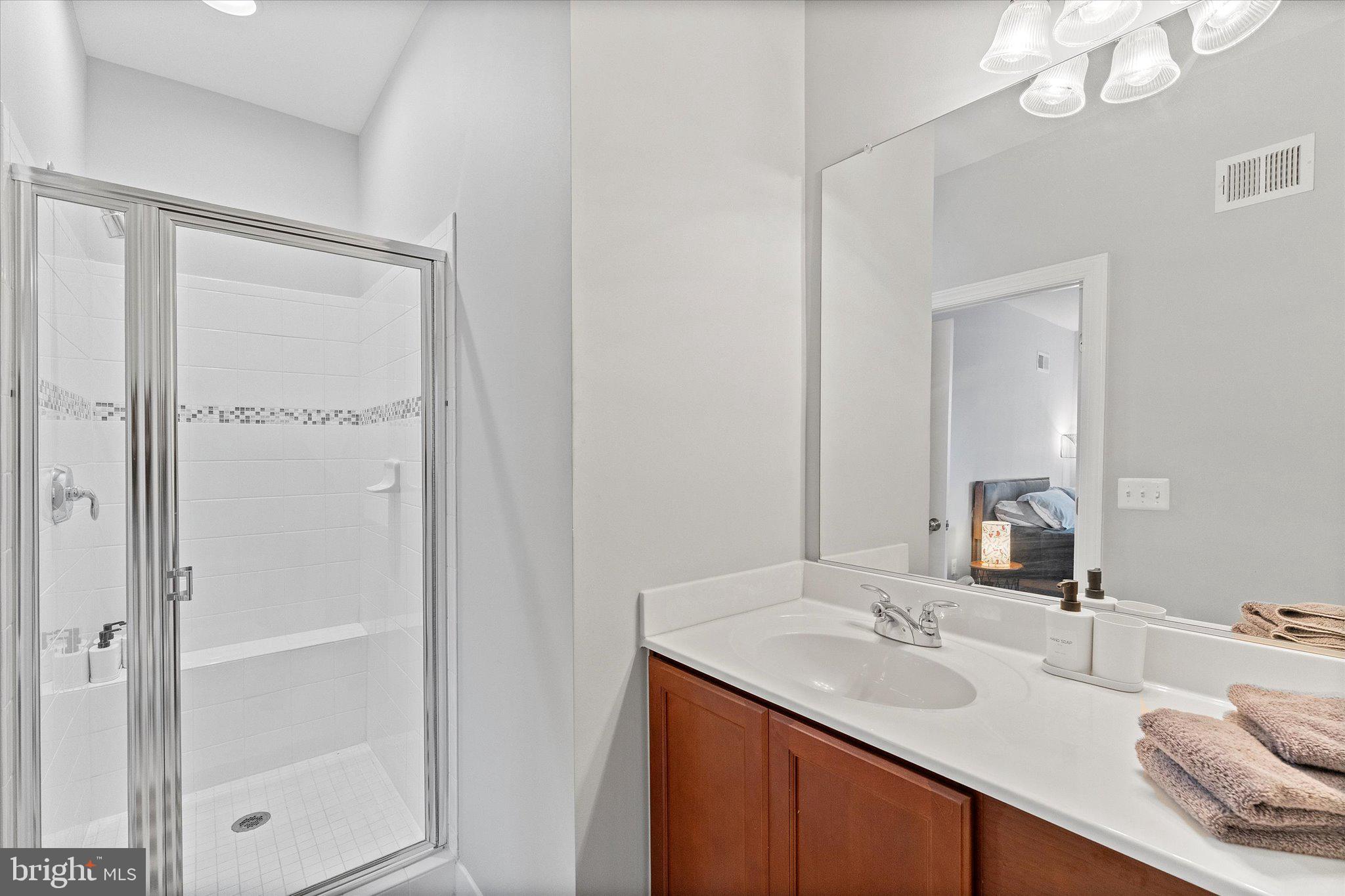 ONE LOUDOUN LANDBAY C - Residential