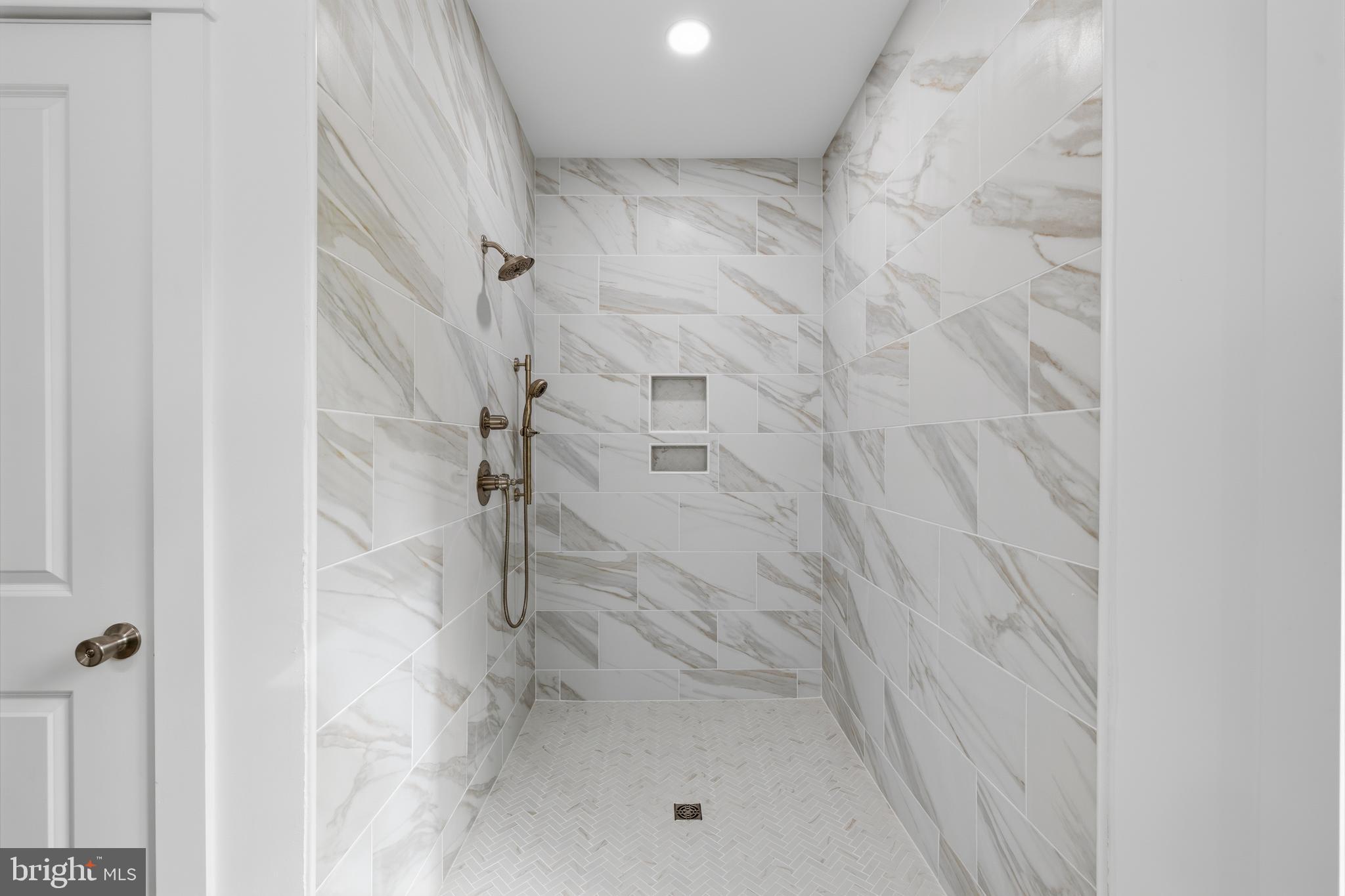 NOAH'S LANDING - Residential