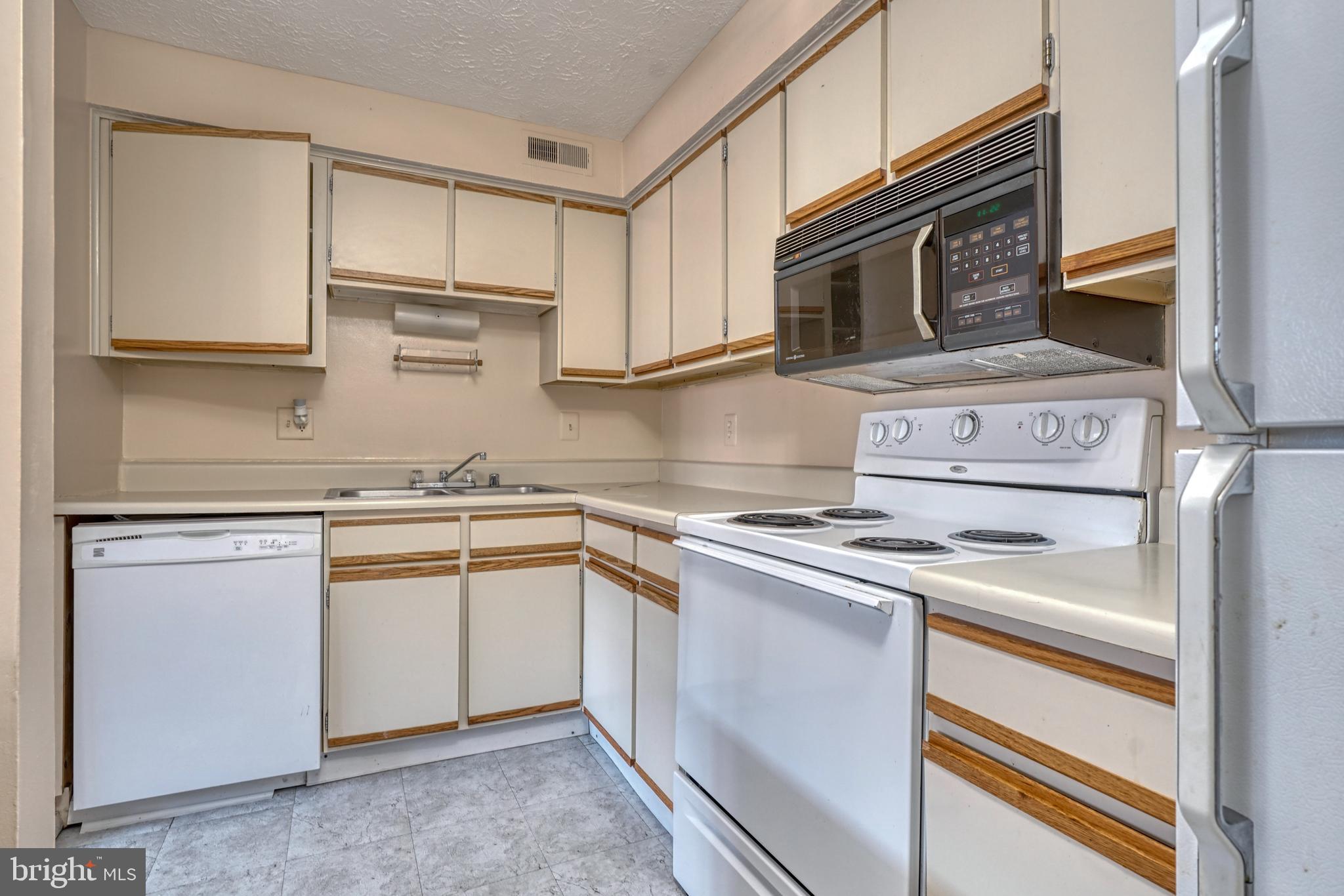 CHESTERFIELD GARDEN CONDOMINIUM - Residential