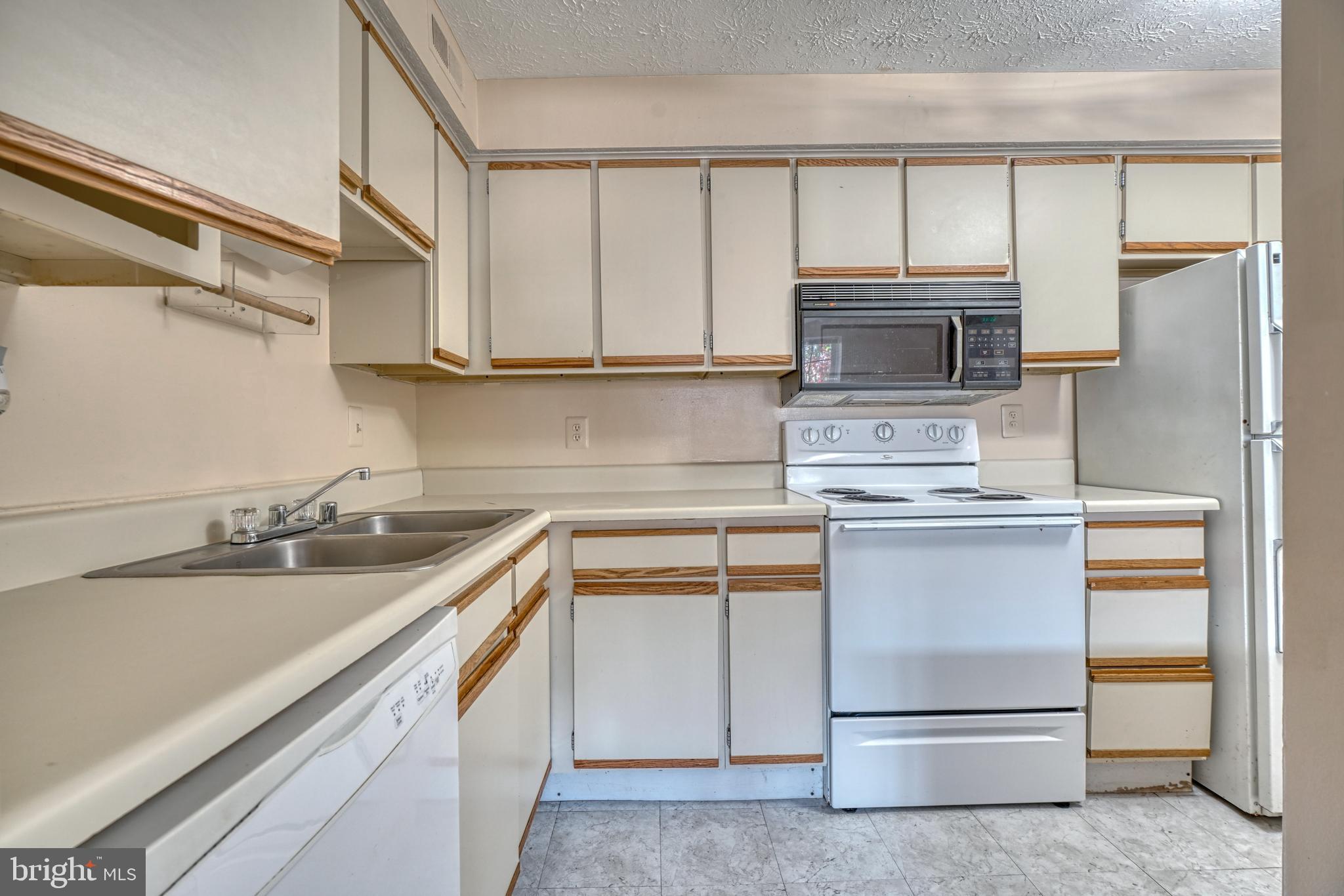 CHESTERFIELD GARDEN CONDOMINIUM - Residential