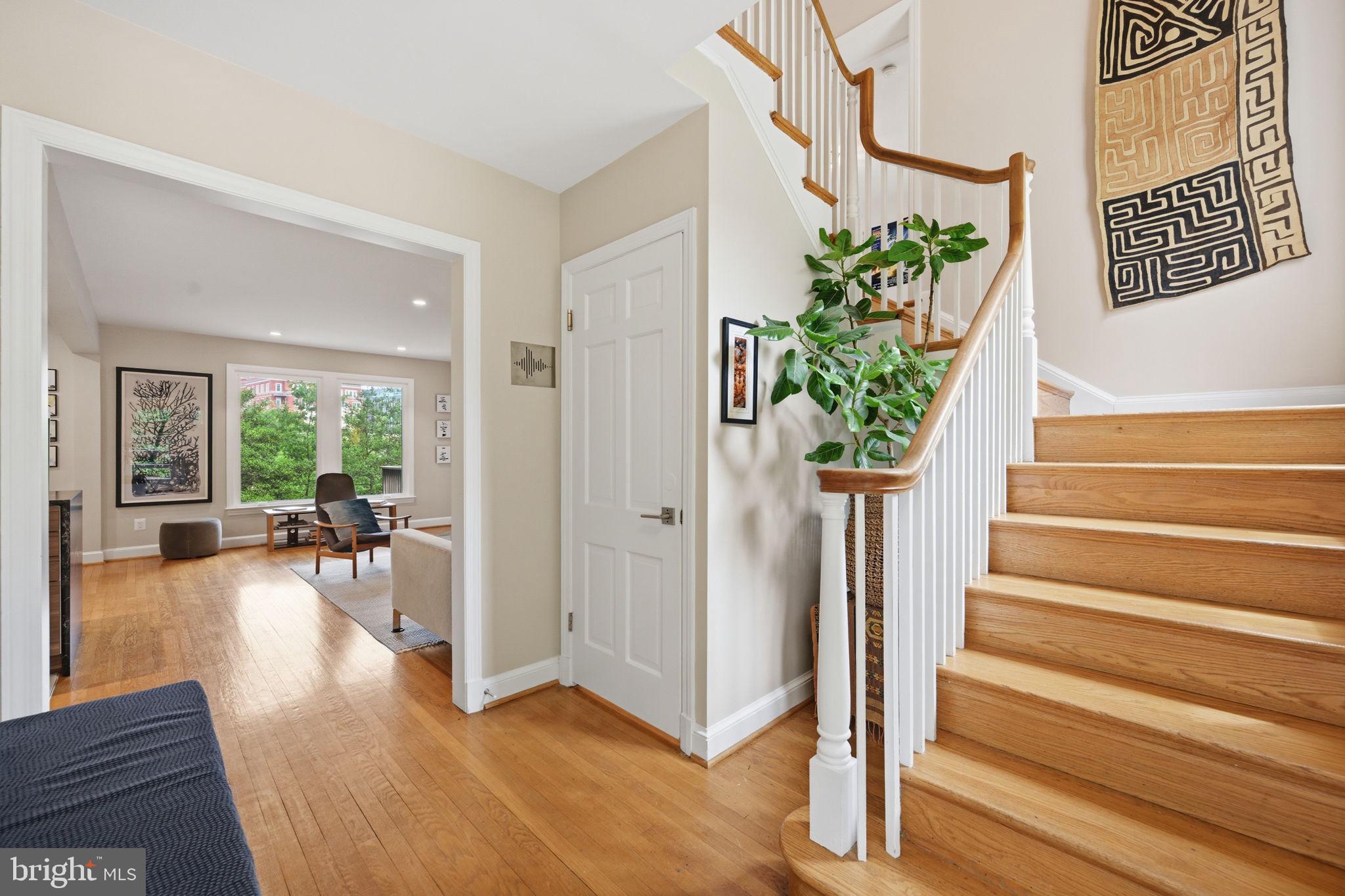 2829 29TH PLACE NW