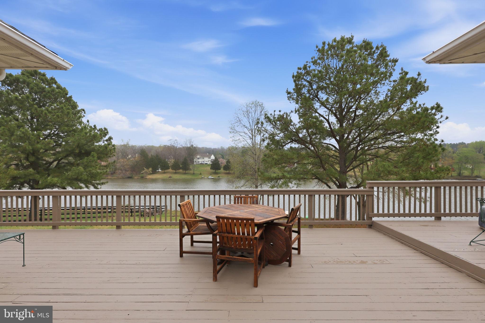 SEVEN LAKES - Residential