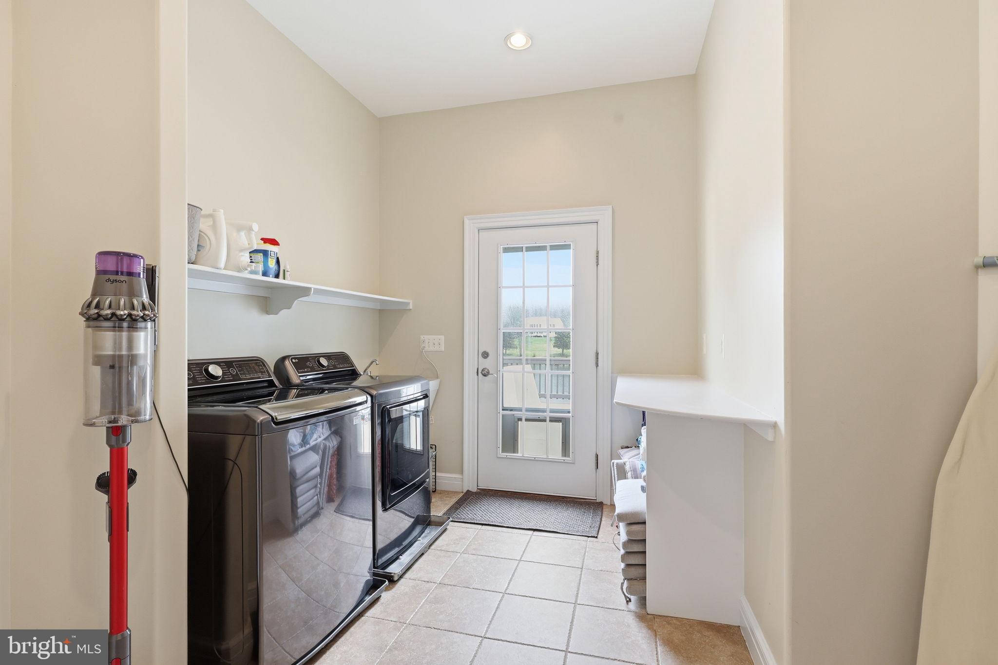 SEVEN LAKES - Residential