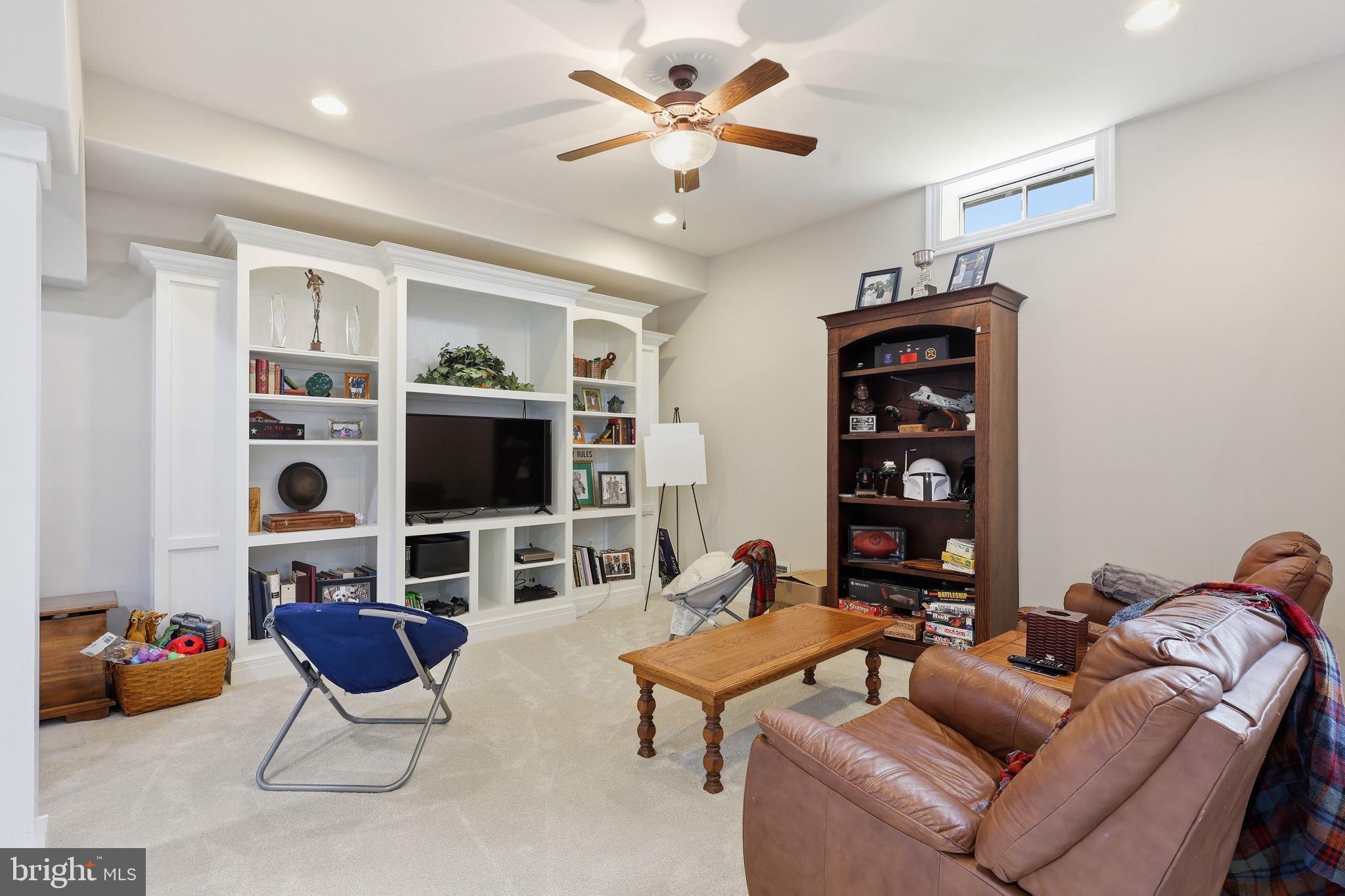 SEVEN LAKES - Residential