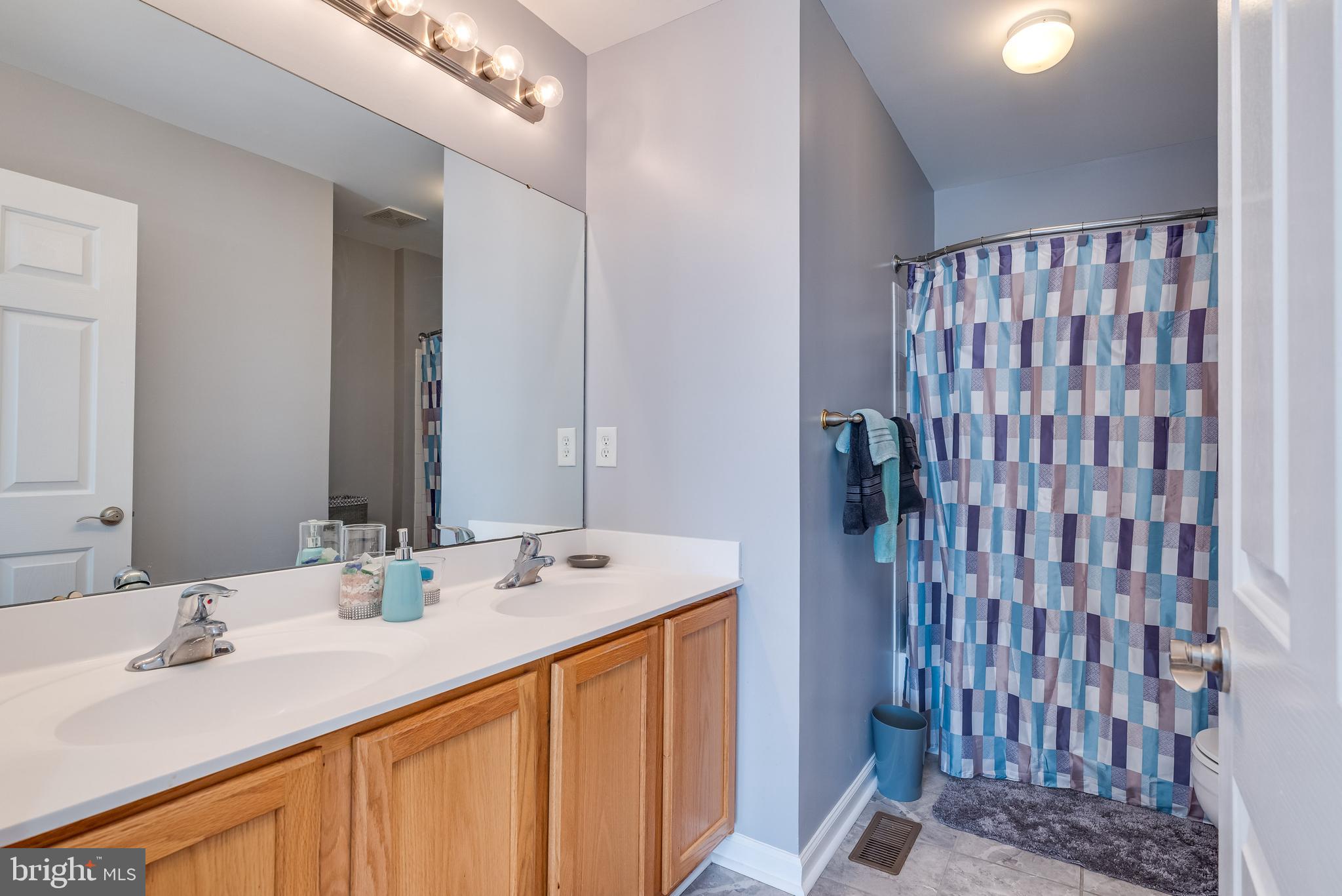 LAKELAND PLACE - Residential