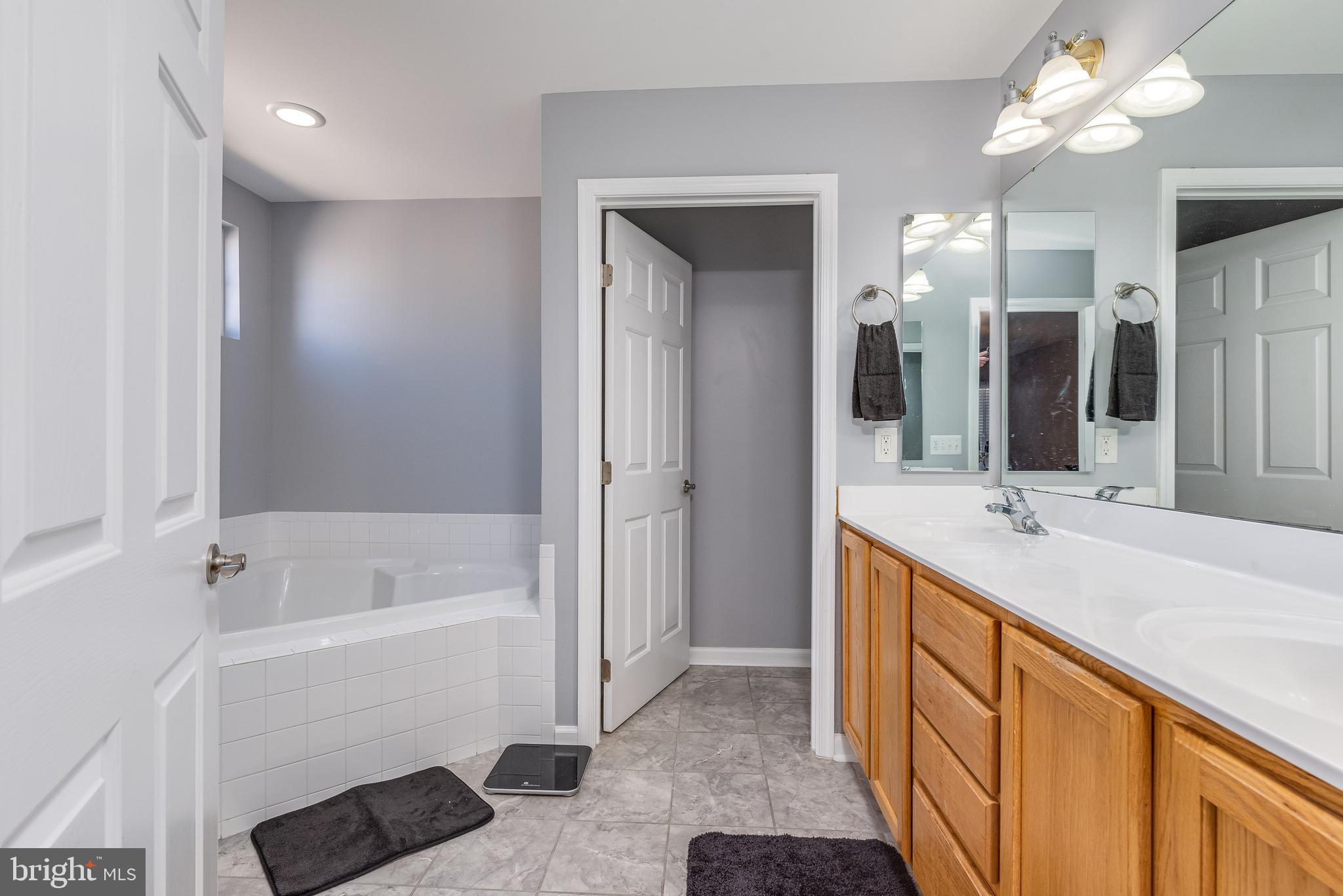 LAKELAND PLACE - Residential