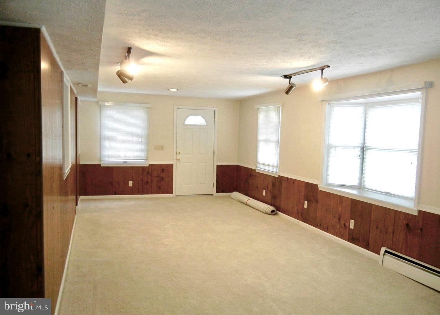 SUNNY VIEW - Residential Lease