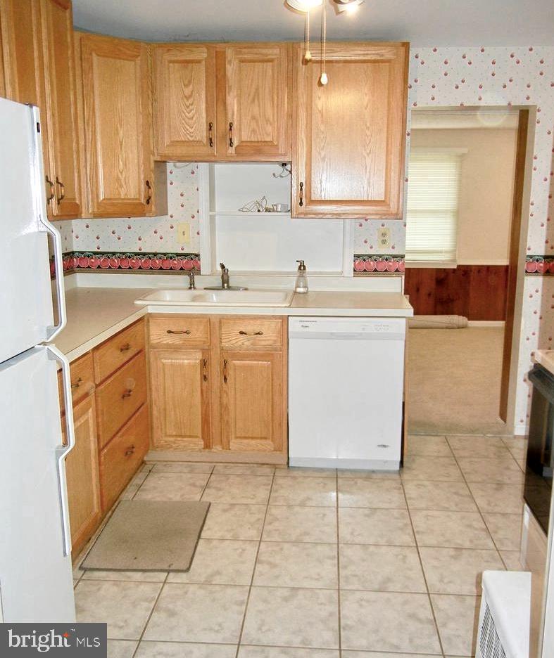 SUNNY VIEW - Residential Lease