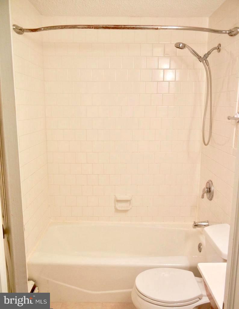 SUNNY VIEW - Residential Lease