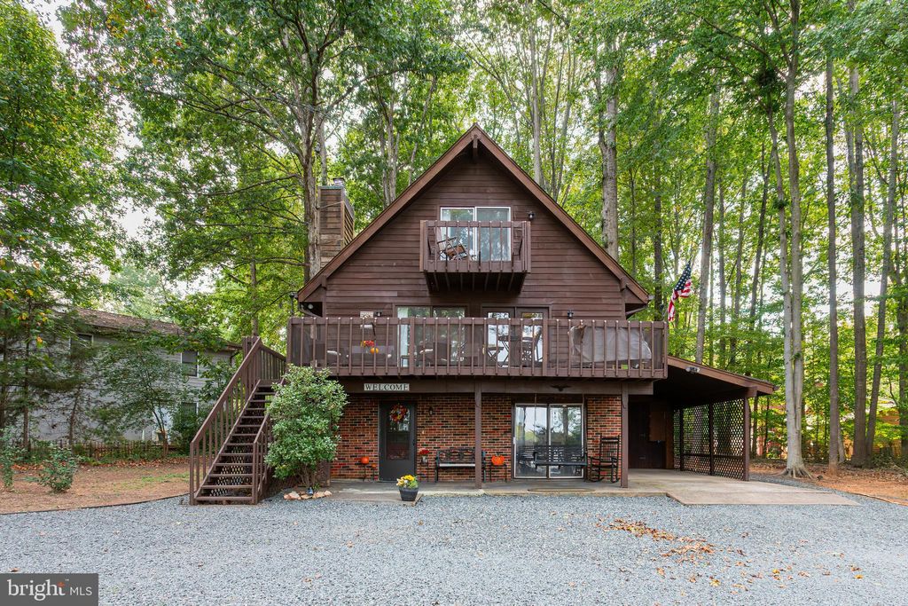 Photo of 121 Madison Circle, LOCUST GROVE, VA 22508 (MLS # VAOR2012294)