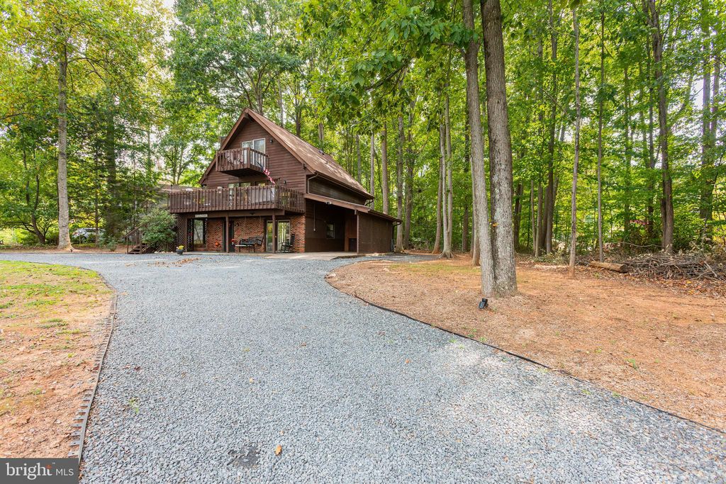 Photo of 121 Madison Circle, LOCUST GROVE, VA 22508 (MLS # VAOR2012294)
