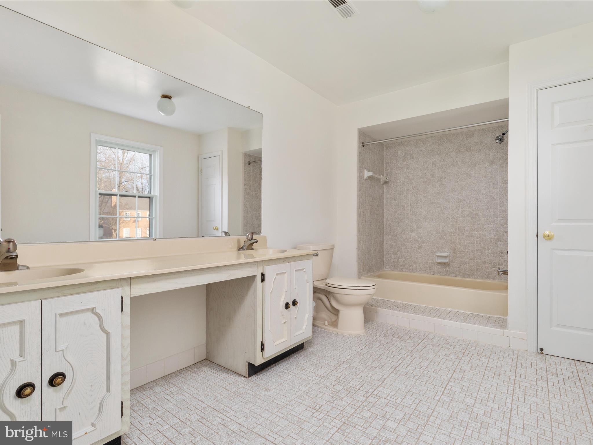 FOX MILL WOODS - Residential