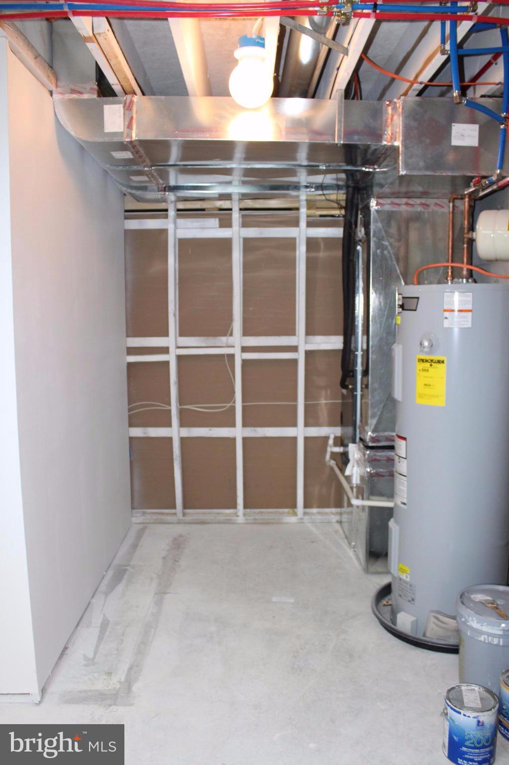 PINEDALE WOODS - Residential