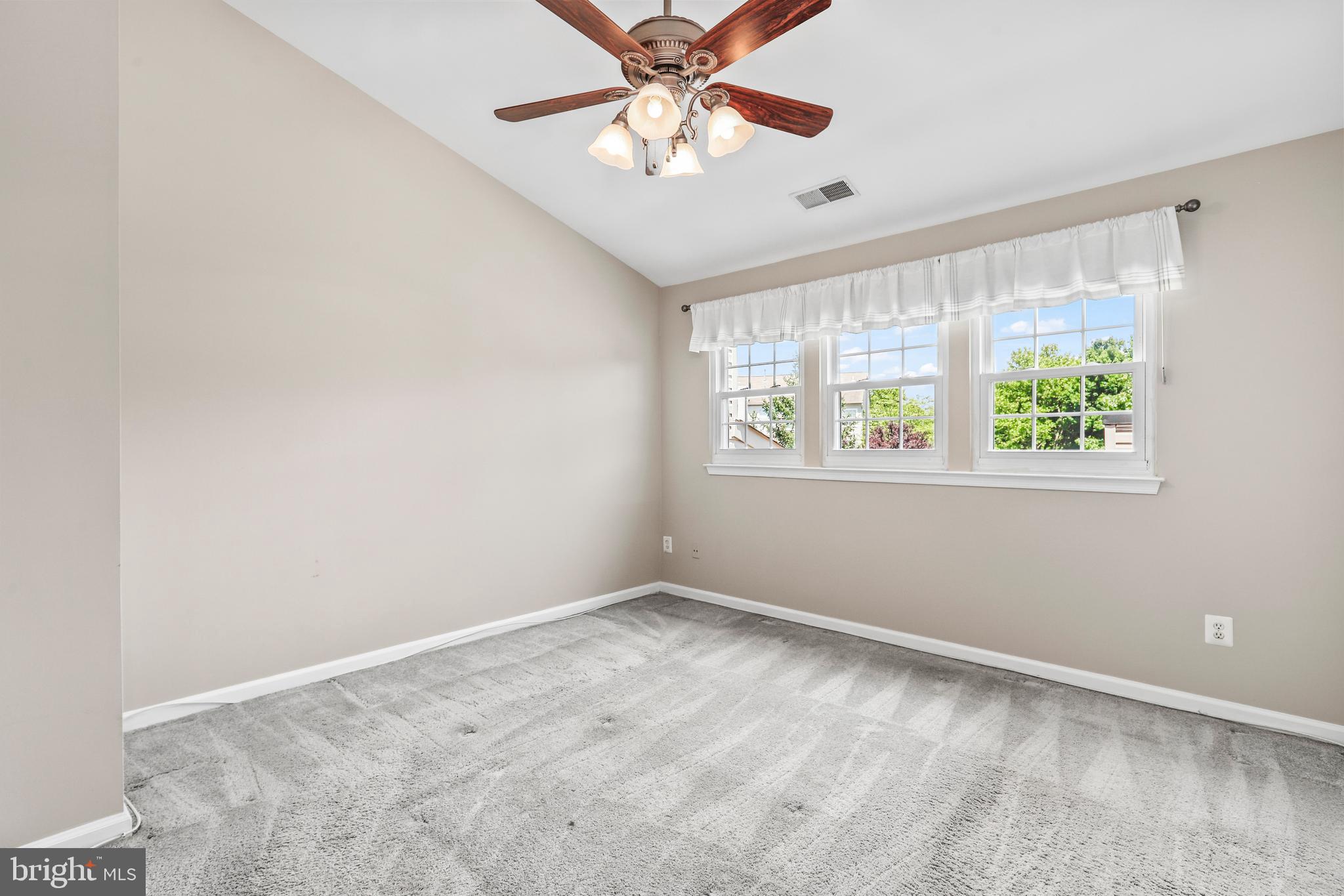 ASHBURN FARM - Residential