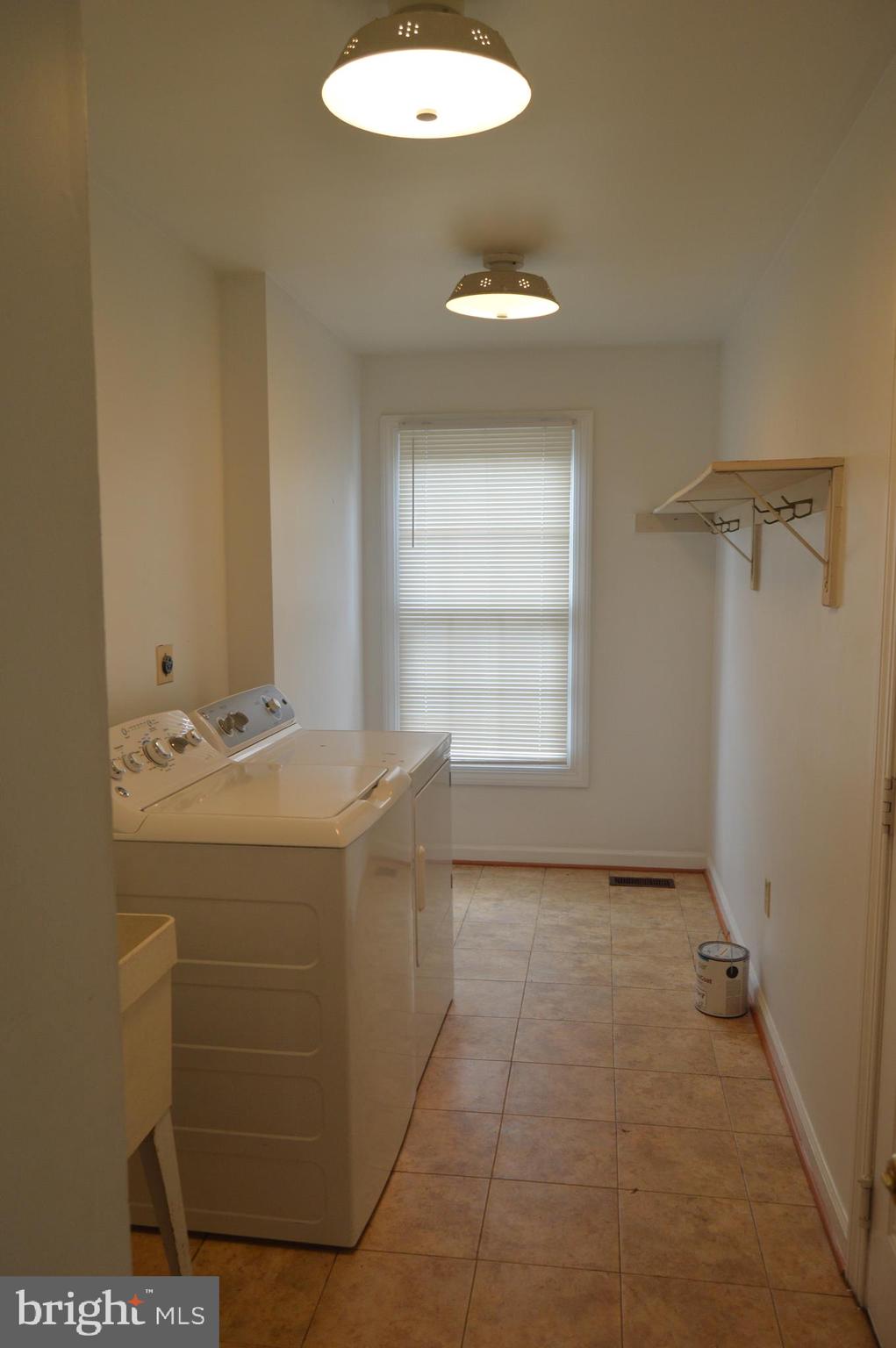 SULLY STATION II - Residential Lease