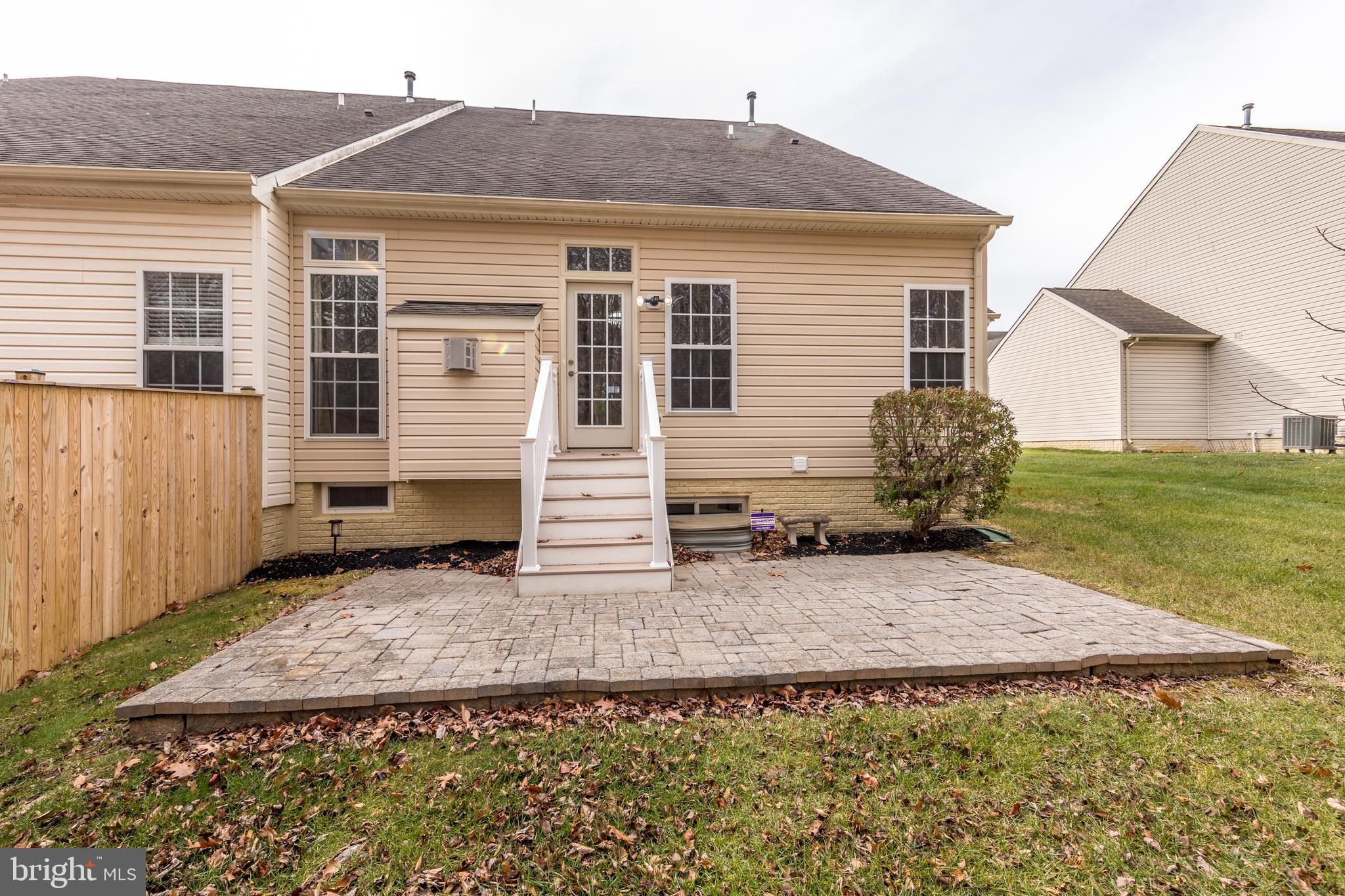 THE VILLAS AT HOLLYWOODS - Residential Lease