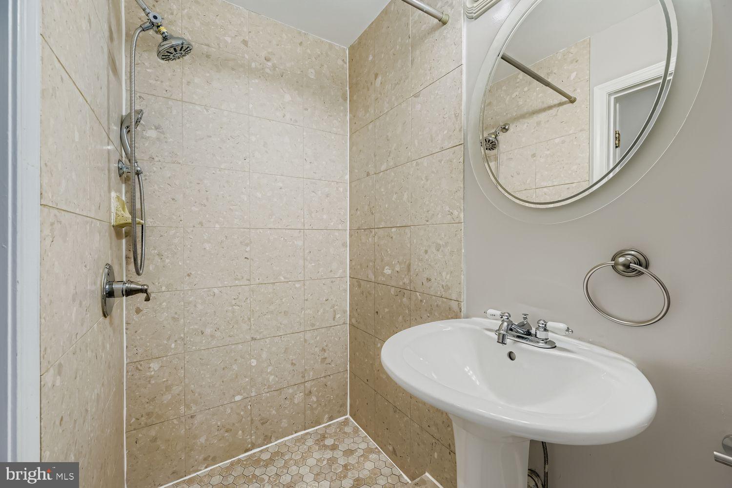 WASHINGTON VILLAGE - Residential Lease